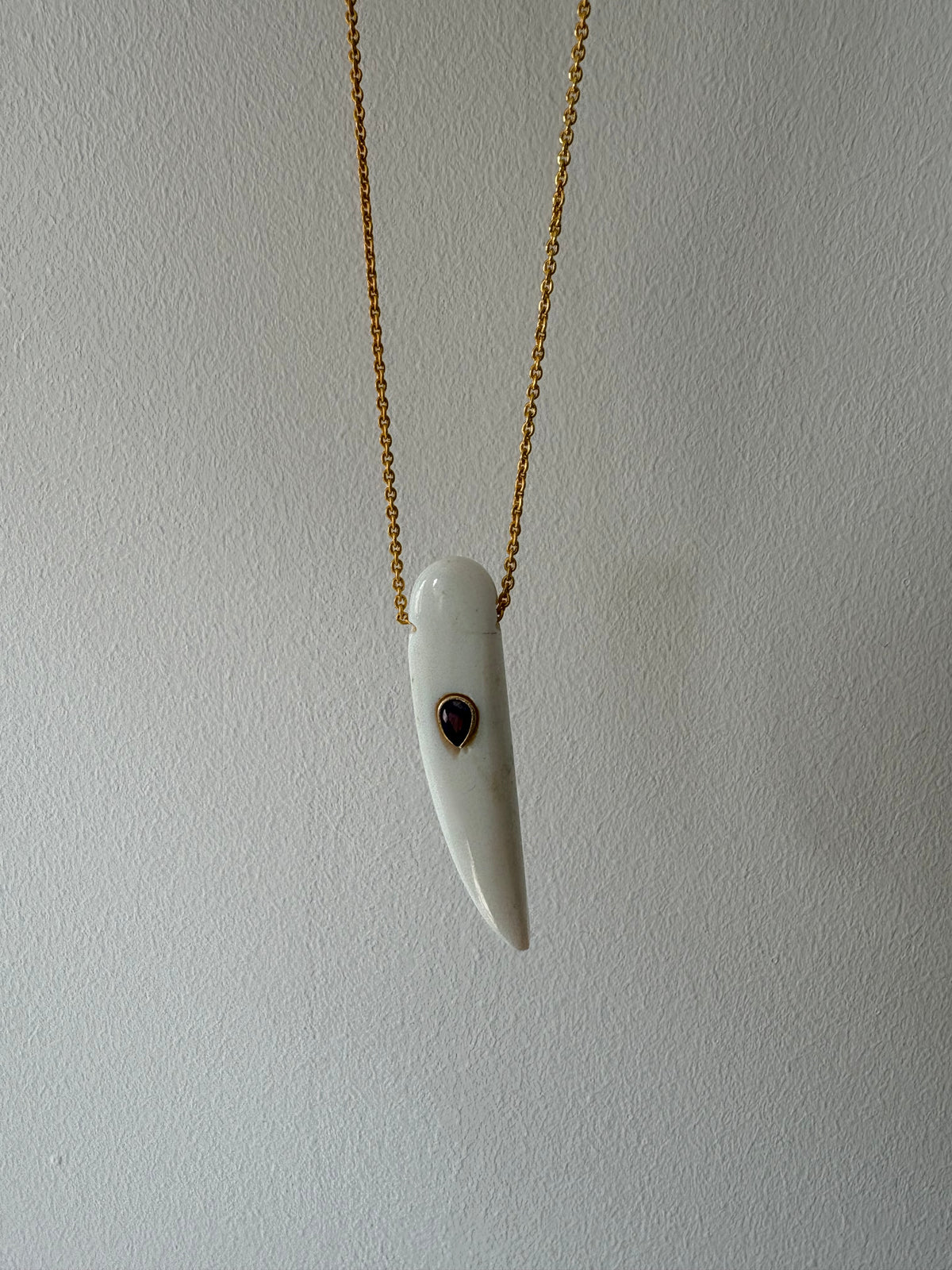 COLLAR PUNZA BLANCO-MORADO