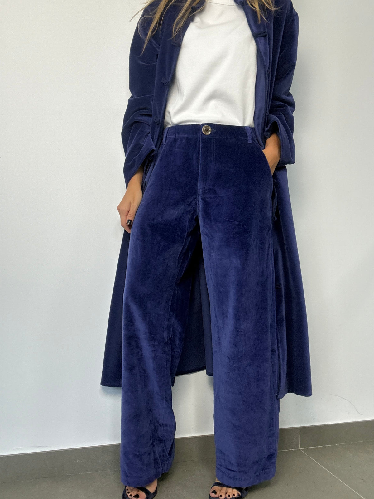 PANTALÓN TERCIOPELO BOTÓN AZUL