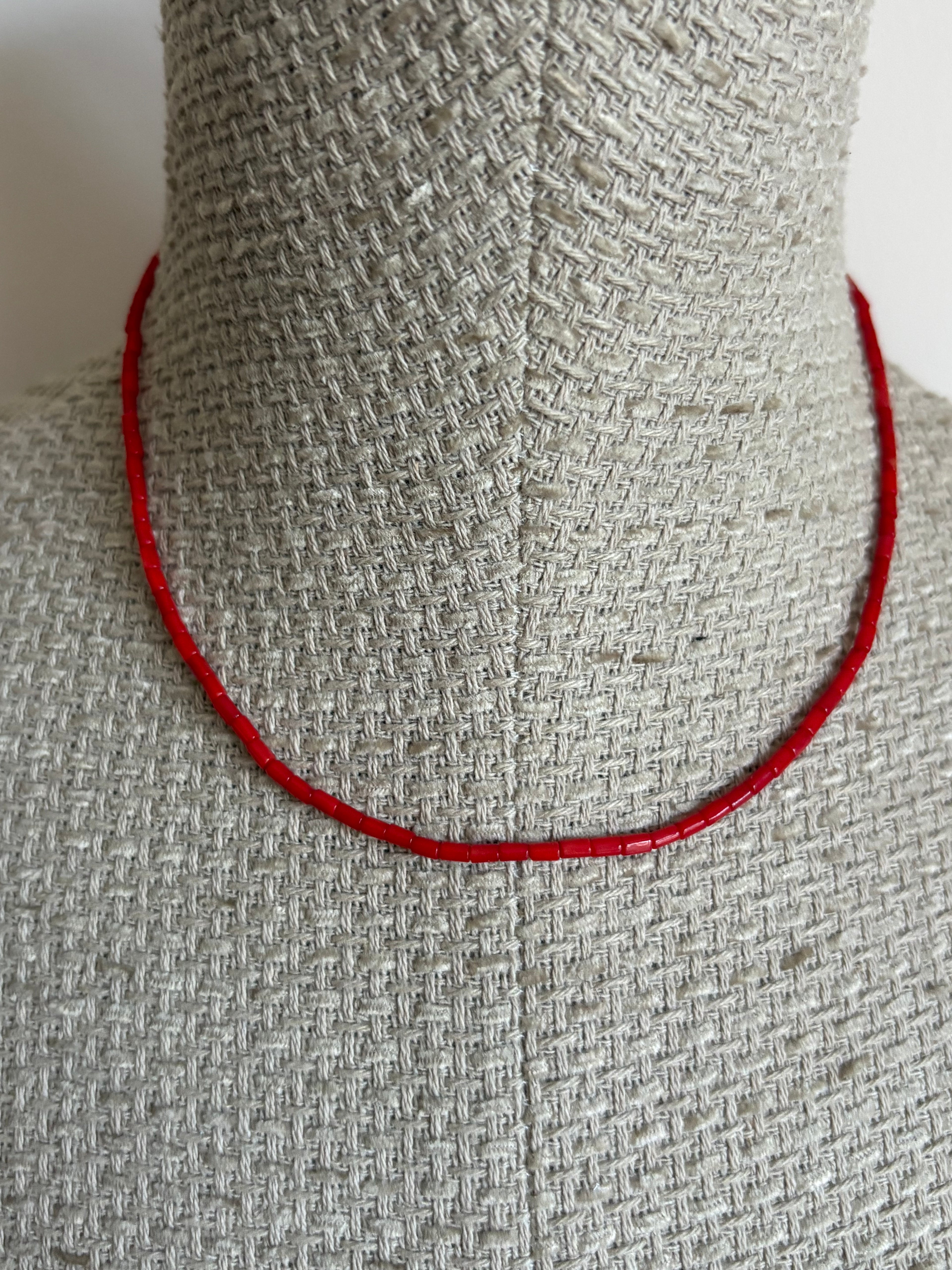 COLLAR- GARGANTILLA CORAL BARRA