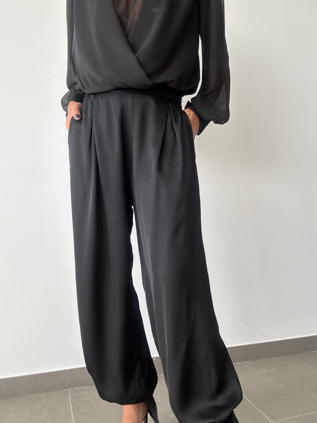 PANTALÓN LINEA NEGRO
