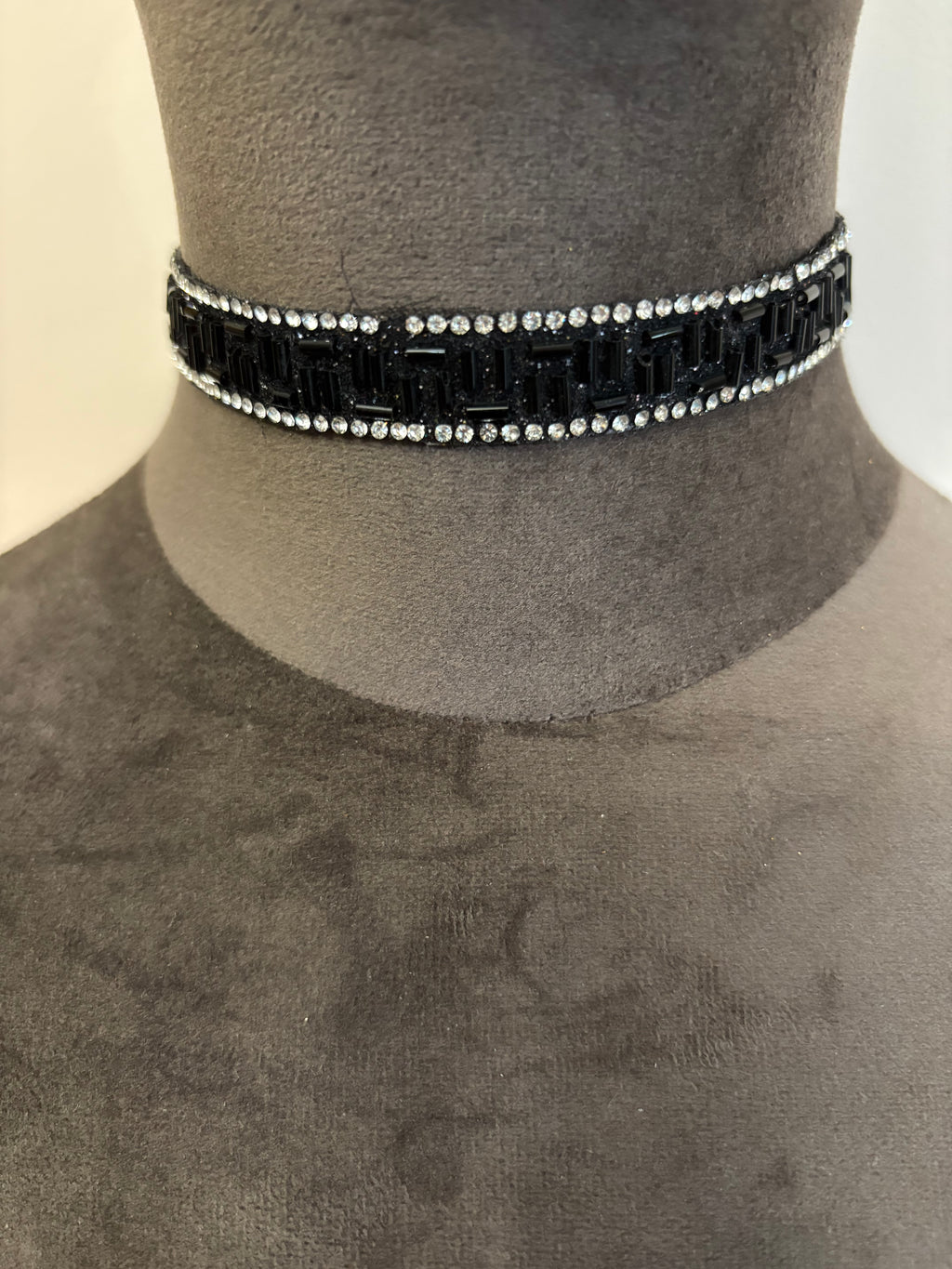 COLLAR FINO NEGRO