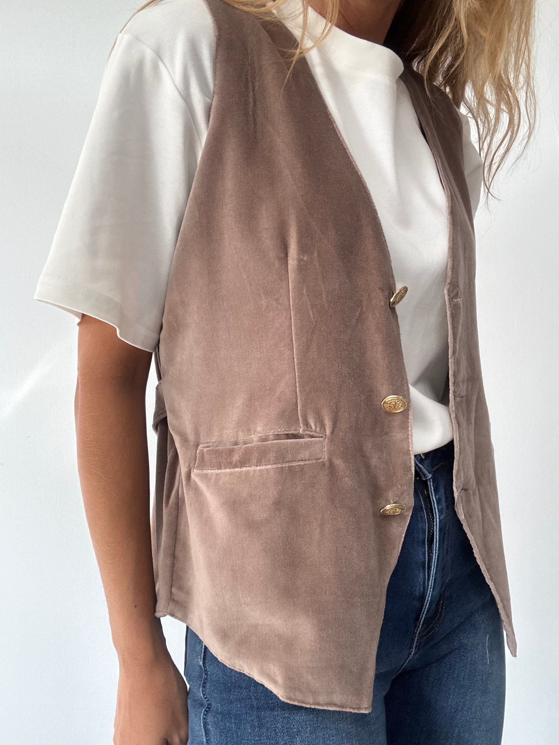 CHALECO RUEDO BEIGE