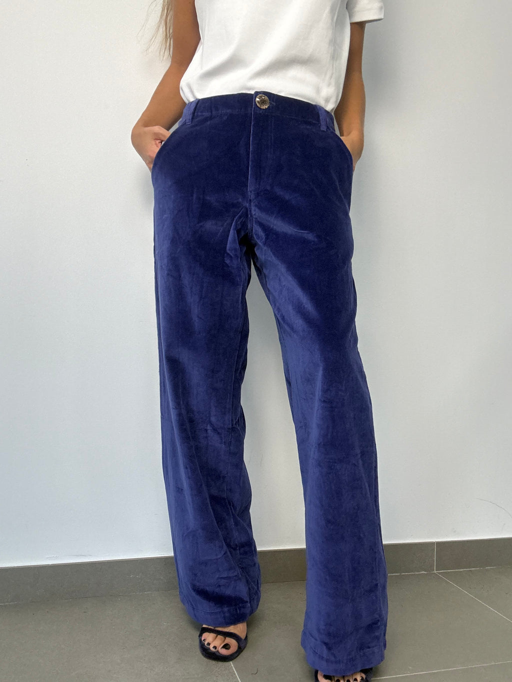 PANTALÓN TERCIOPELO BOTÓN AZUL