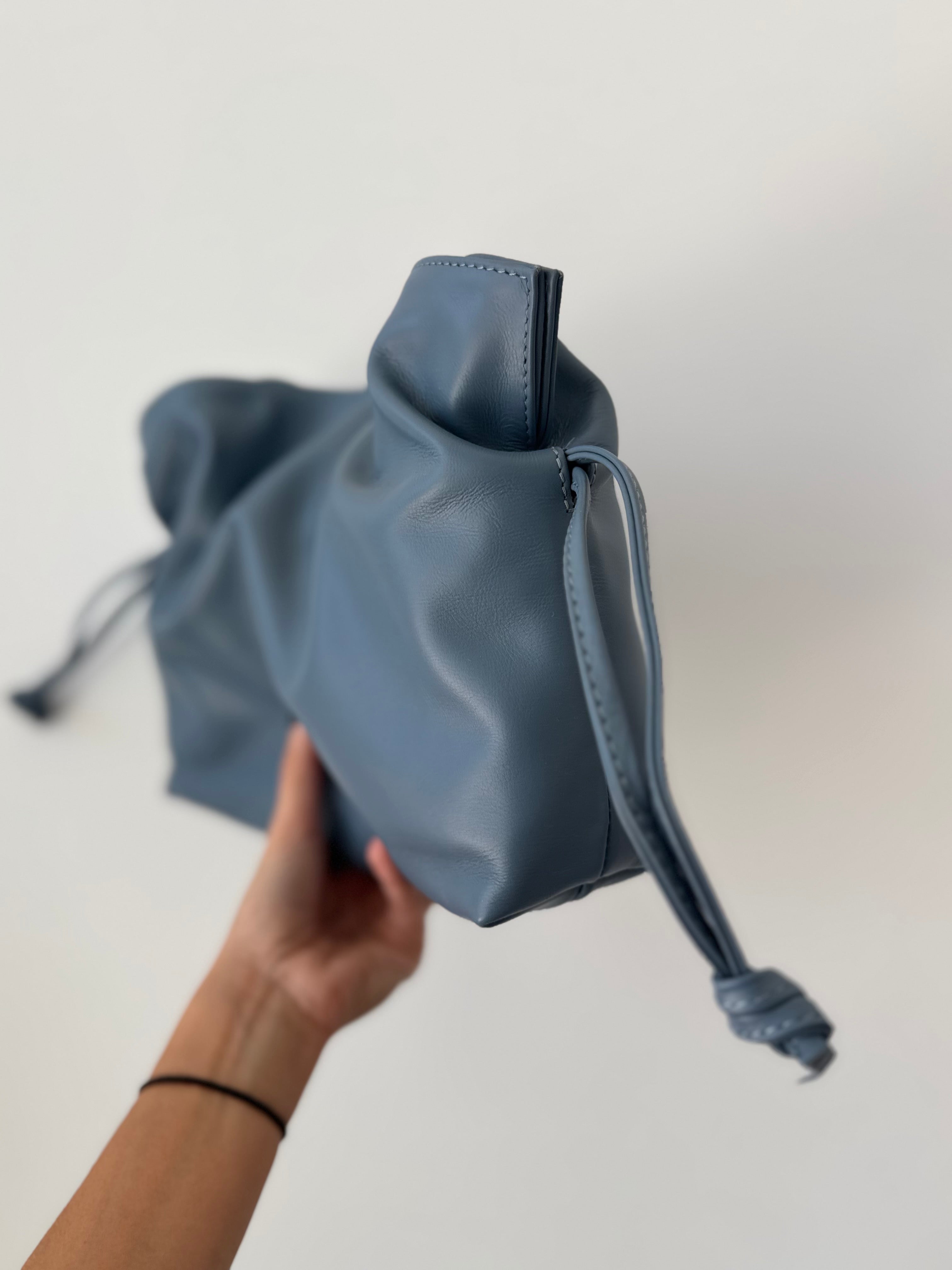 BOLSO PIEL NUDO CELESTE
