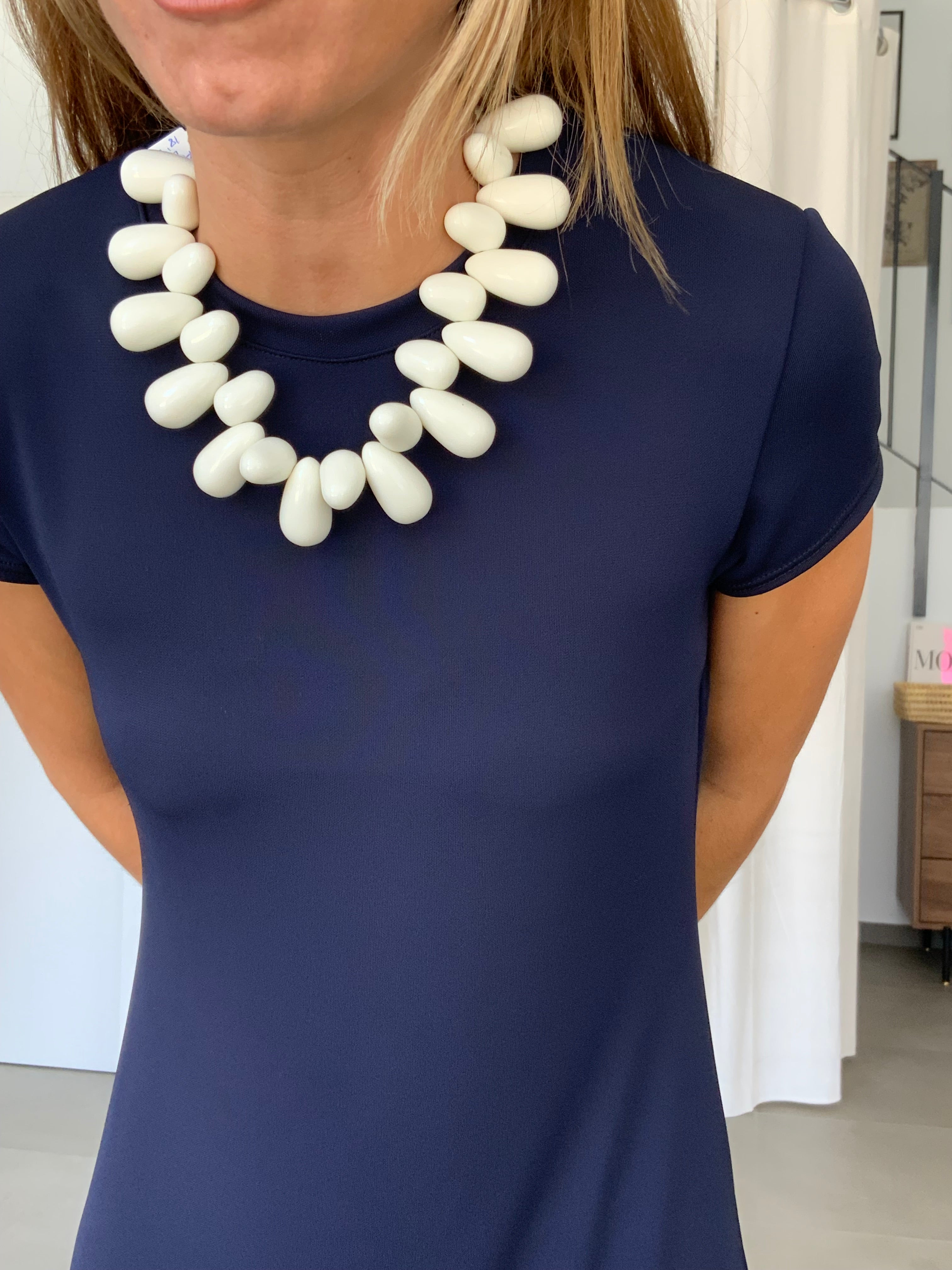 COLLAR ACEITUNA BLANCO