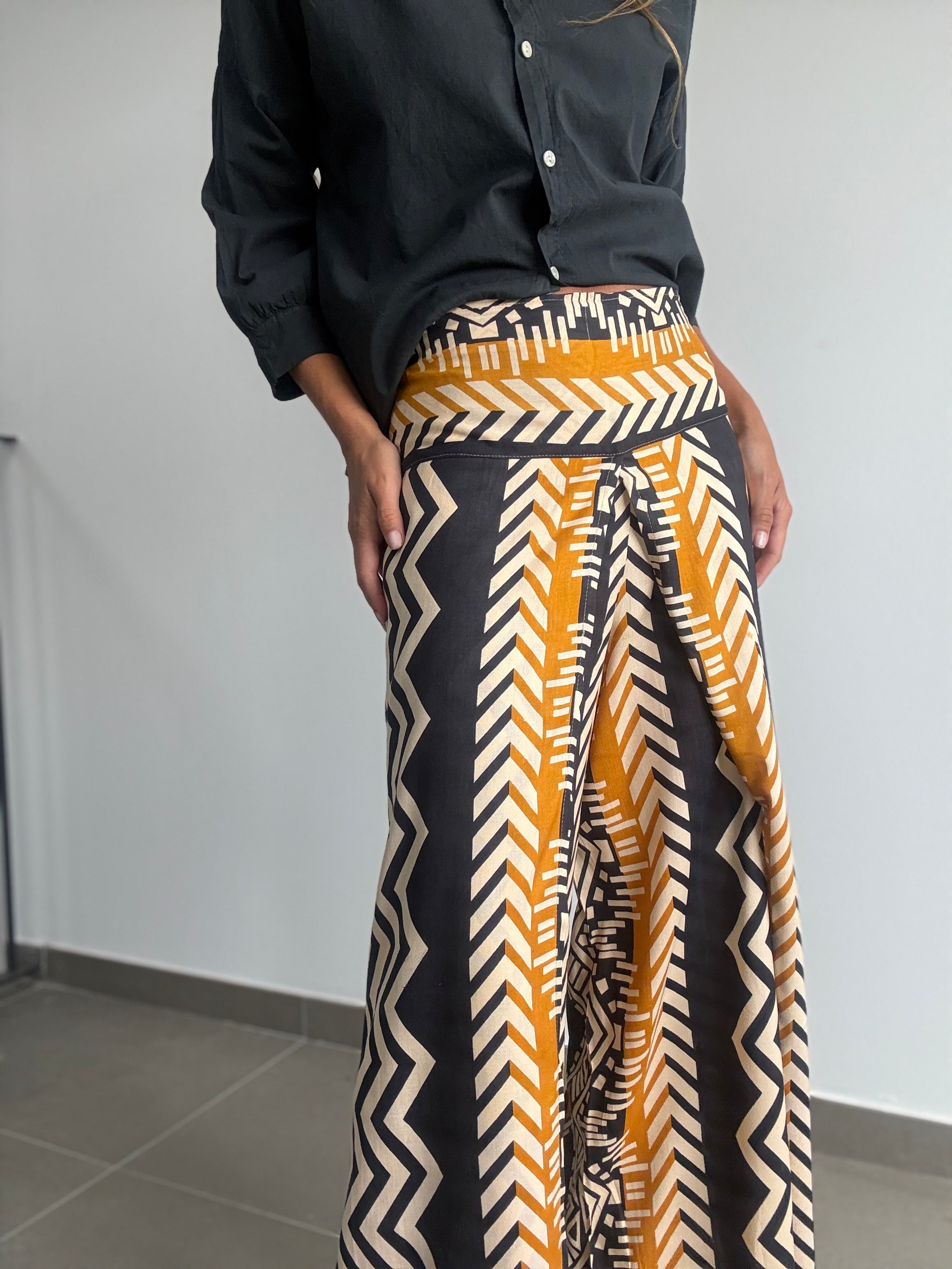 PANTALÓN RODAS NEGRO/AMARILLO