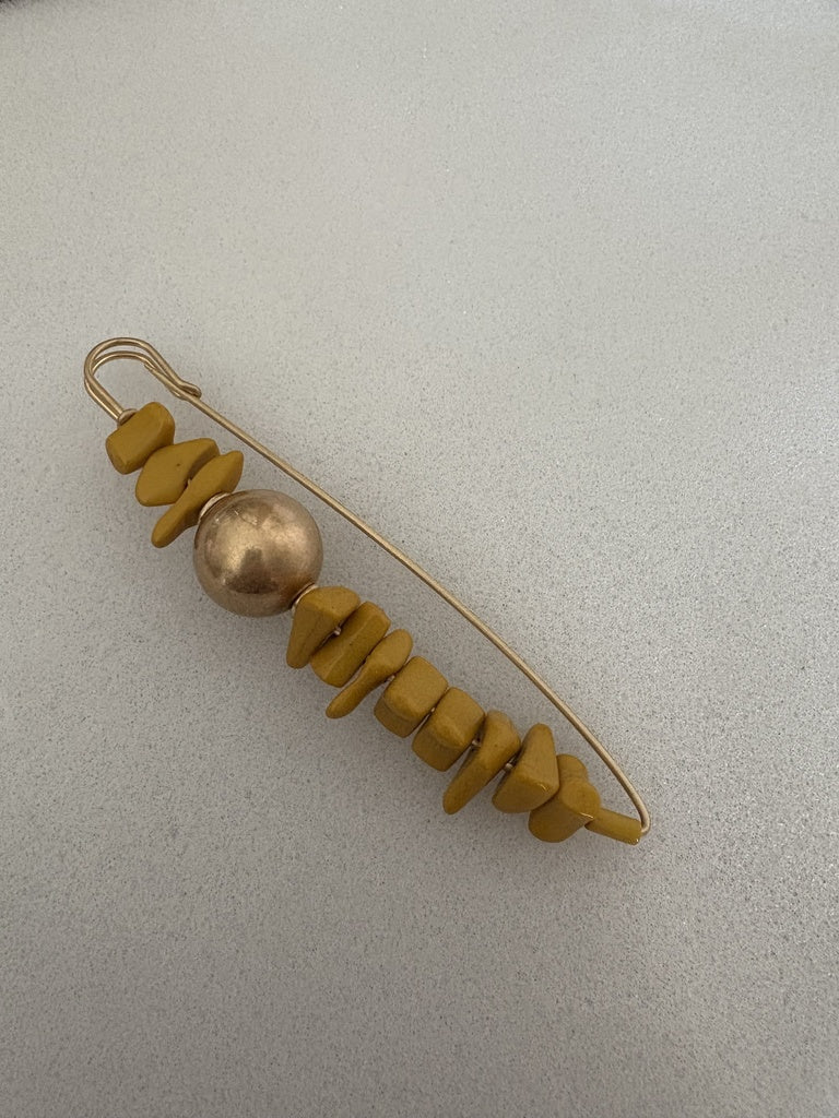 BROCHE ROCOSO MOSTAZA