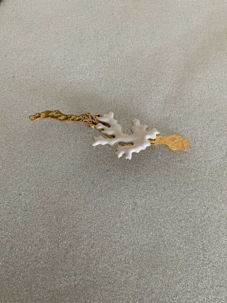 BROCHE CORAL BLANCO