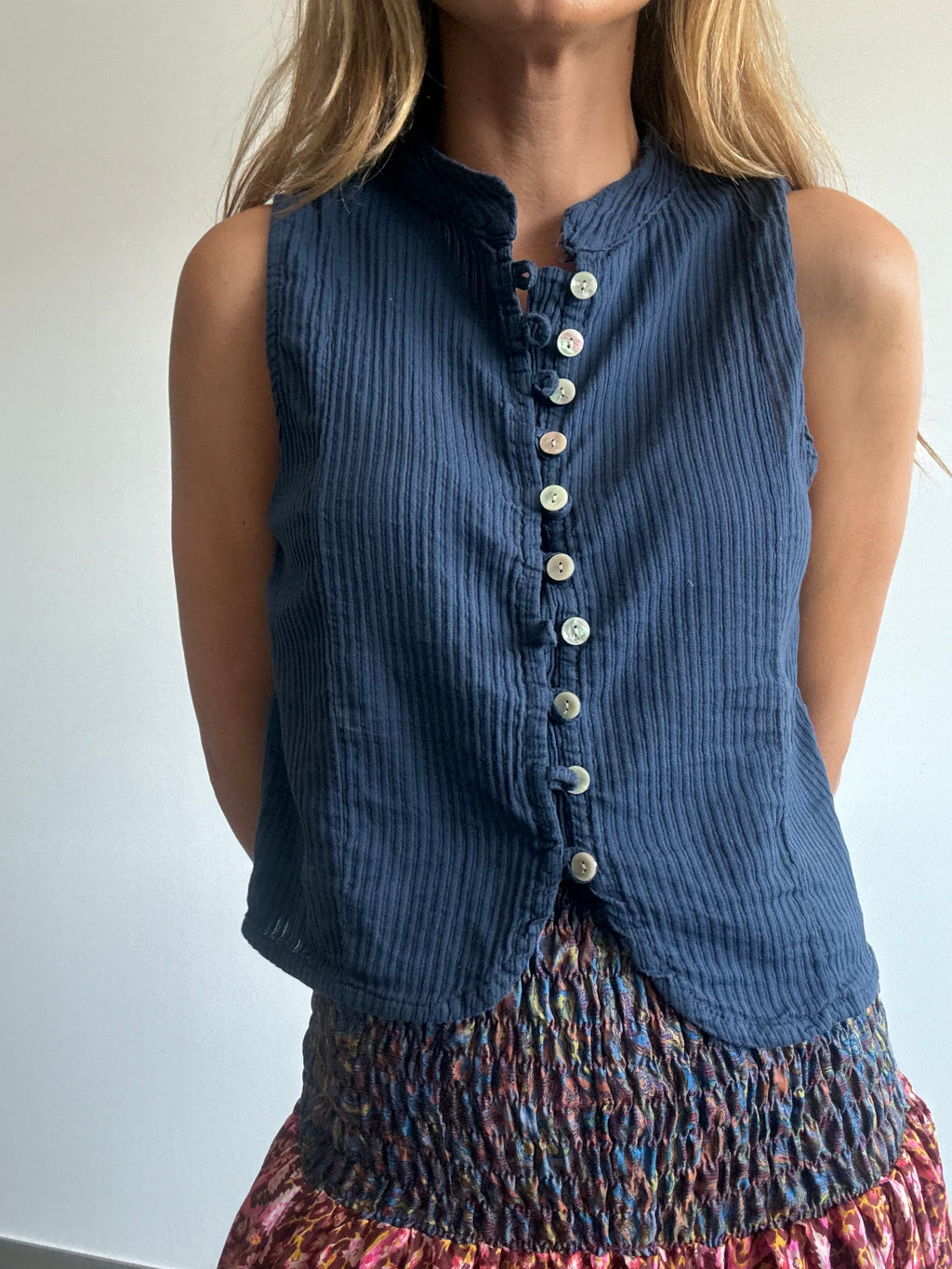 BLUSA CUELLO MAO RAYADO MARINO