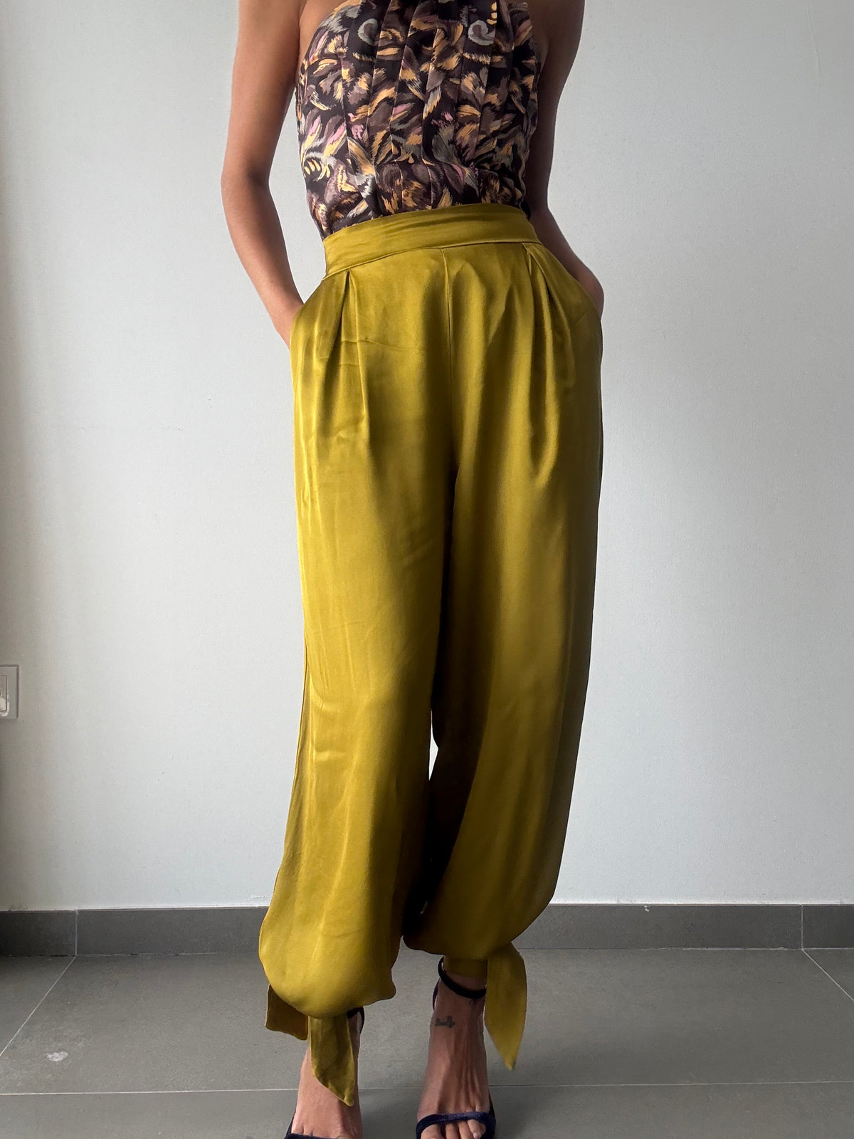 PANTALÓN LINEA AMARILLO