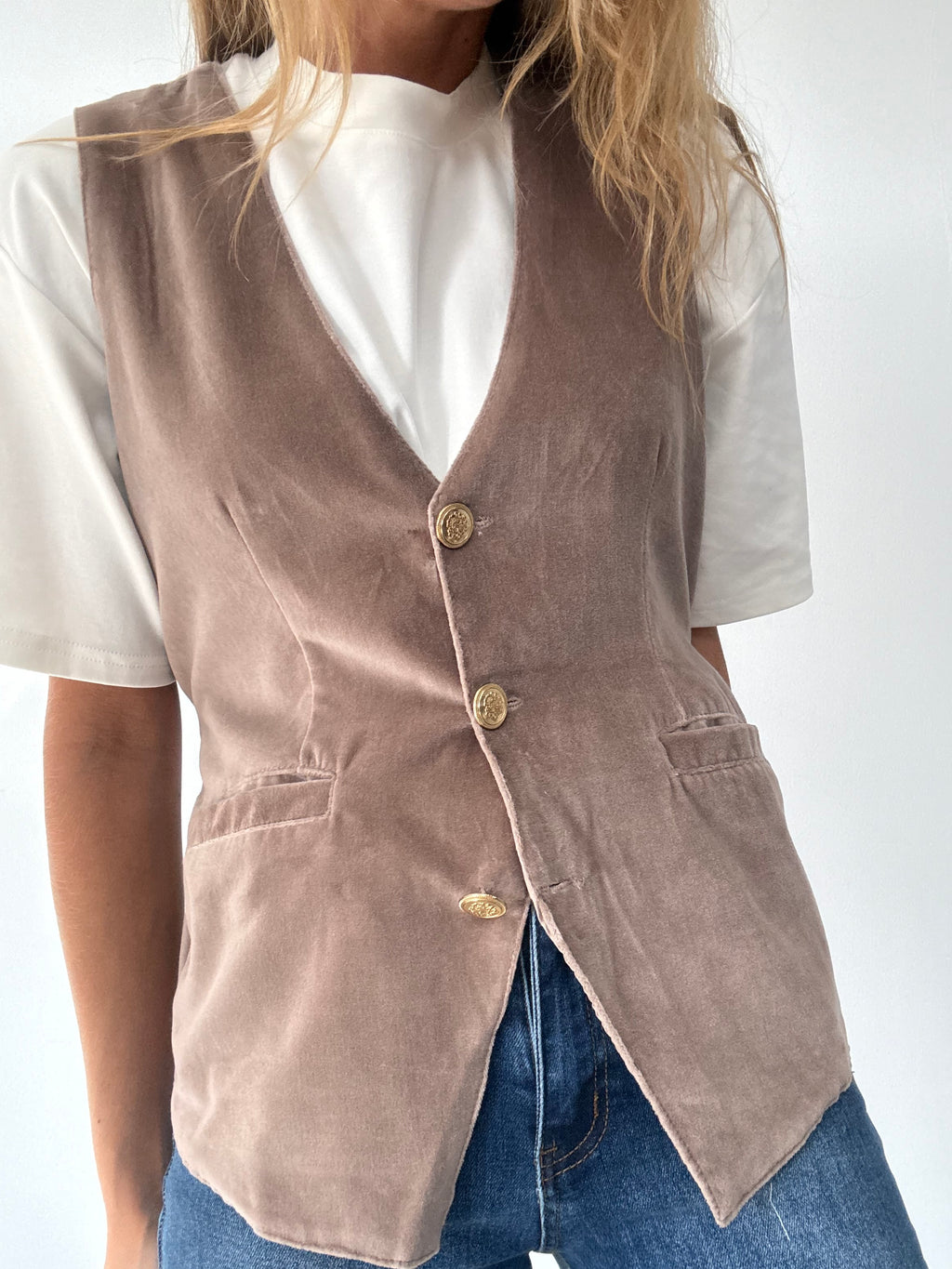 CHALECO RUEDO BEIGE