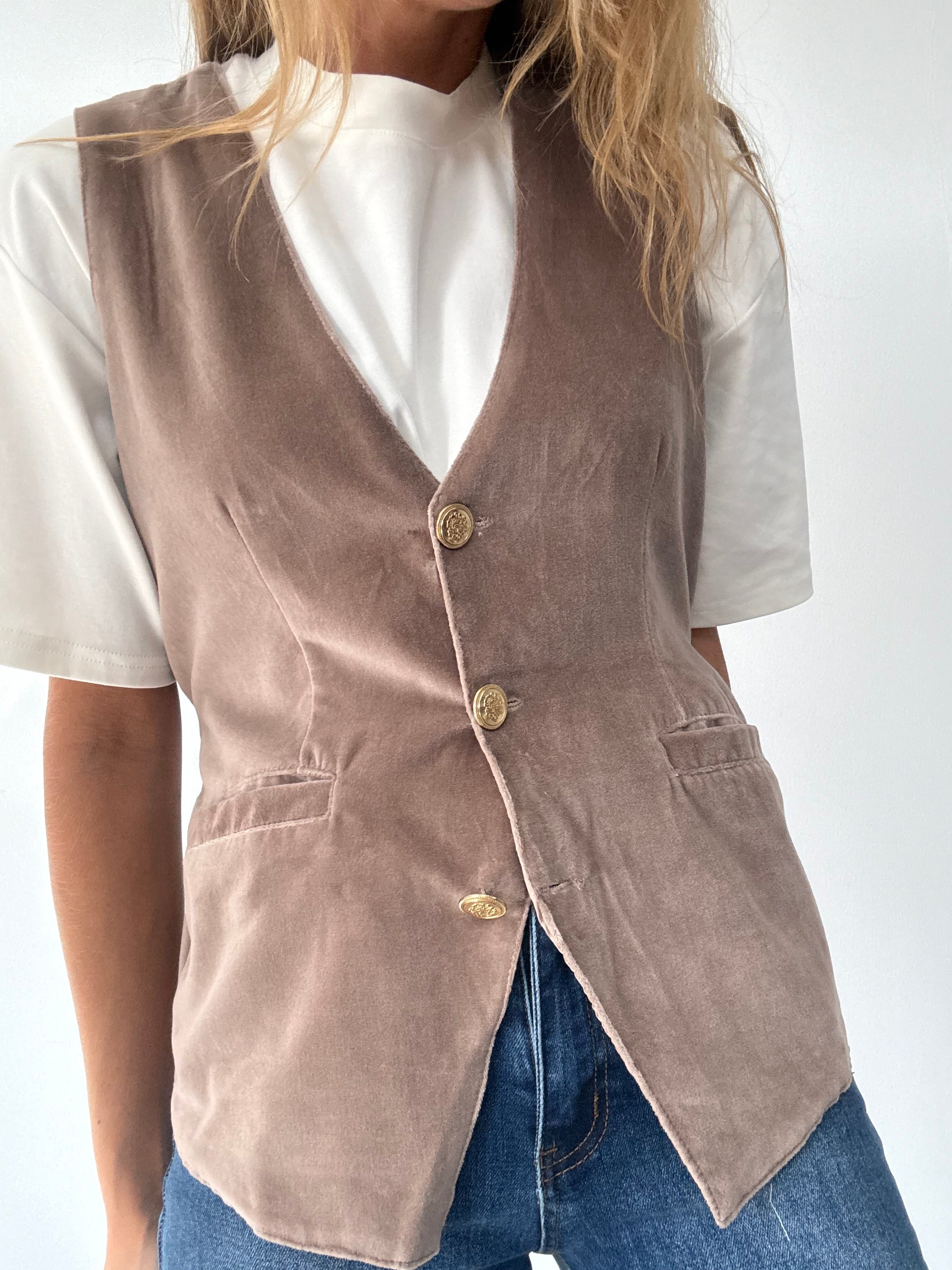 CHALECO RUEDO BEIGE