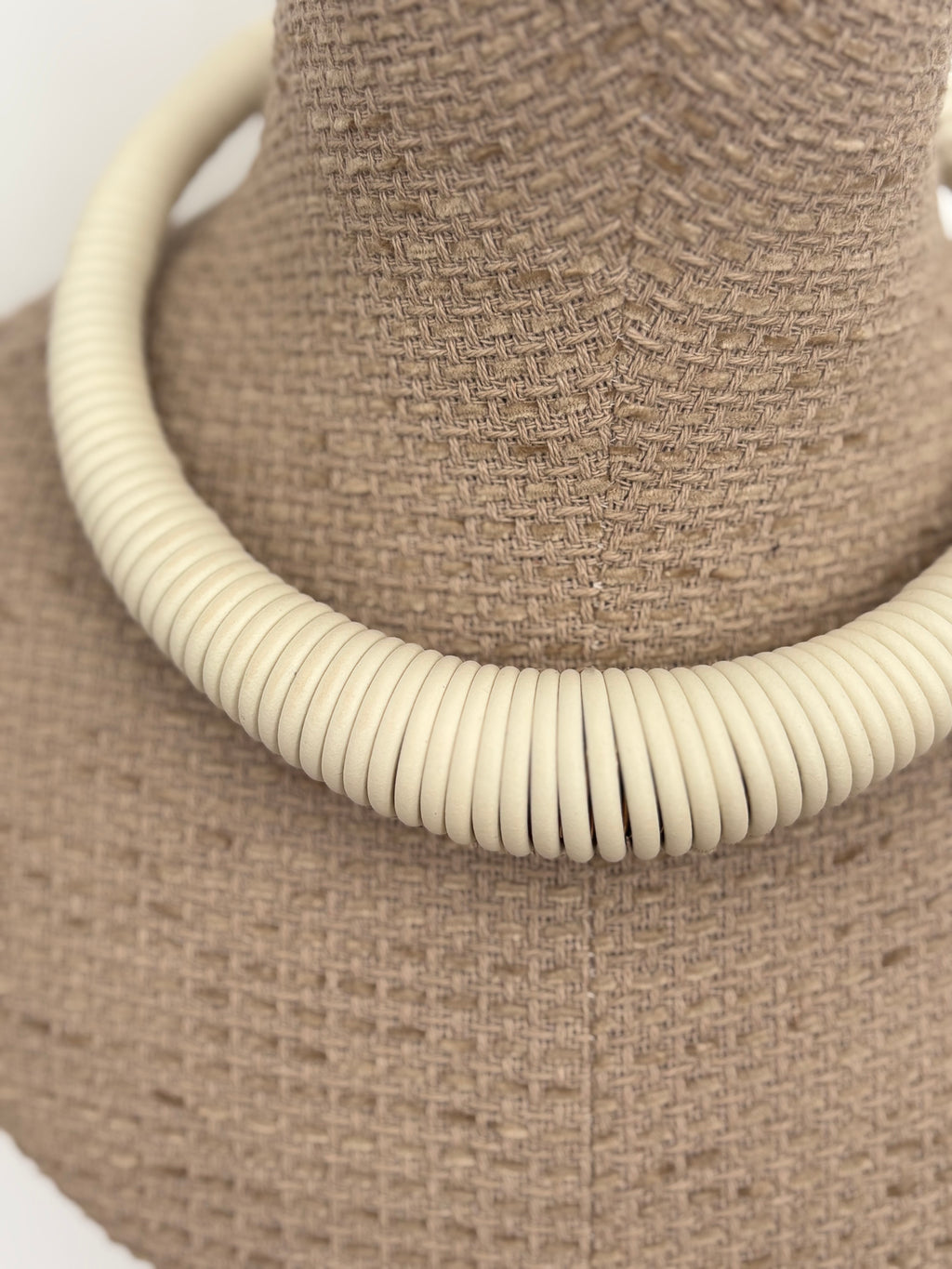 COLLAR ESPIRAL BLANCO