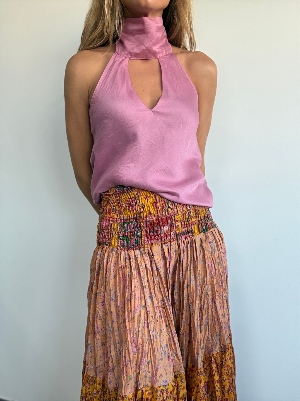 TOP TENCEL ESCOTE HALTER ROSA