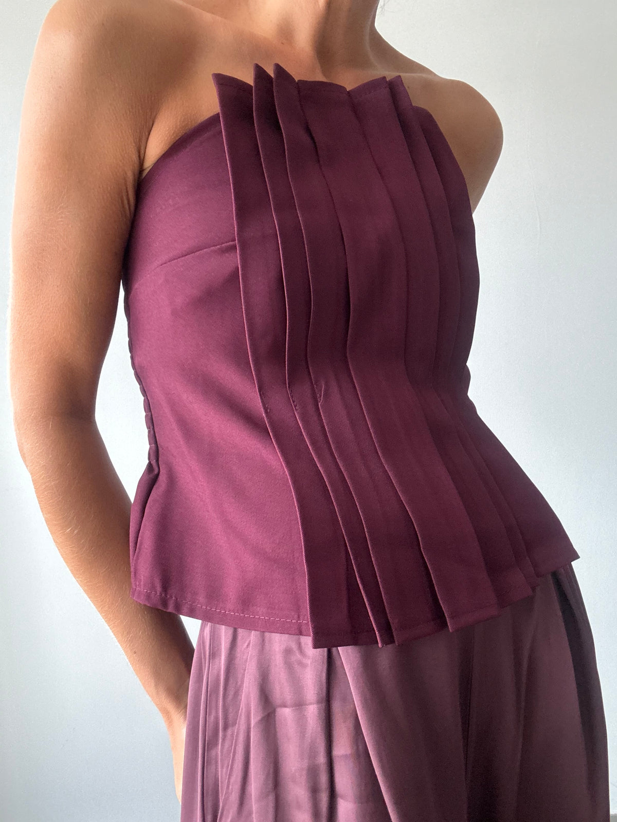 TOP ALESIA BURDEOS