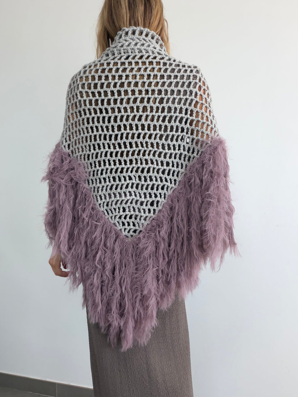 TOCA PLUMAS GRIS-MALVA