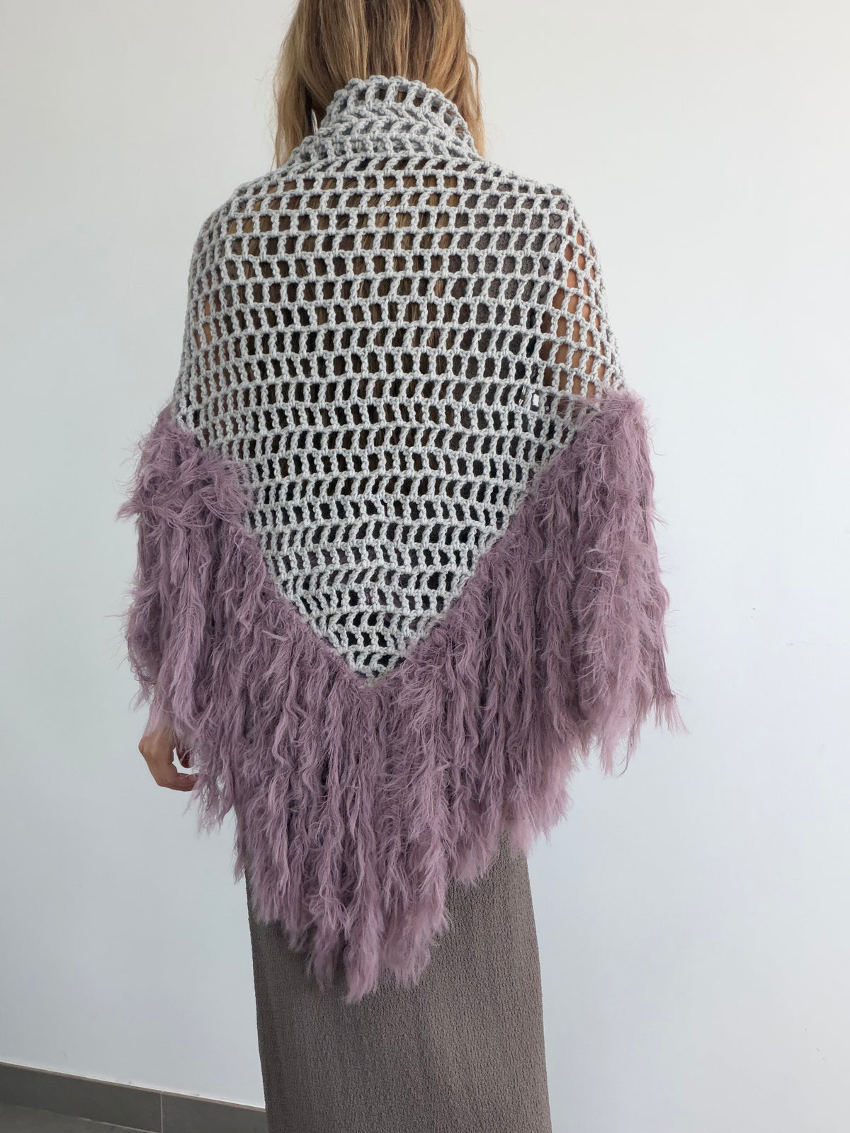 TOCA PLUMAS GRIS-MALVA