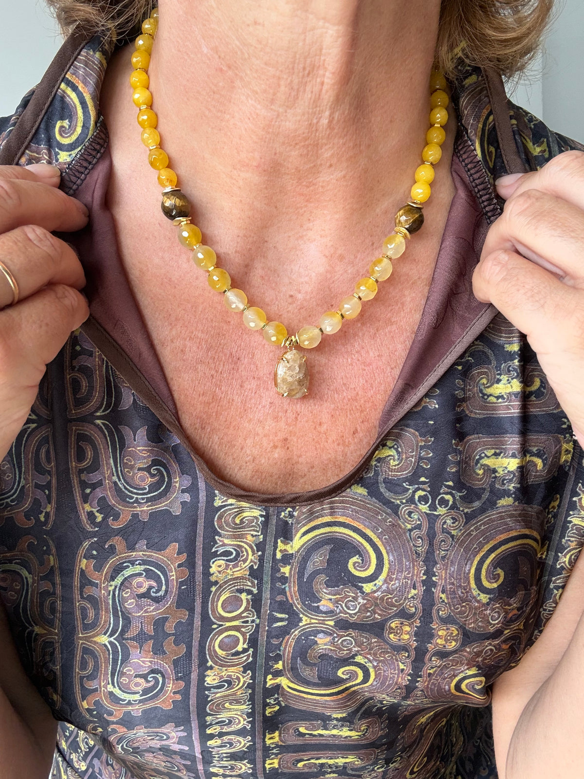 COLLAR -GARGANTILLA AMARILLO