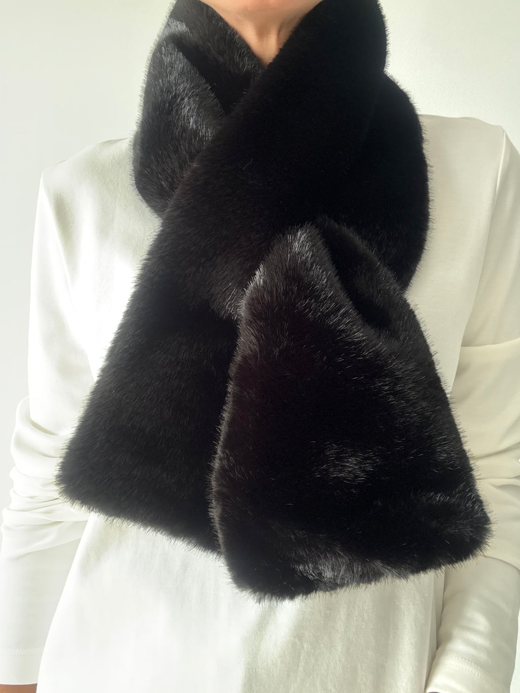 CUELLO LISO NEGRO