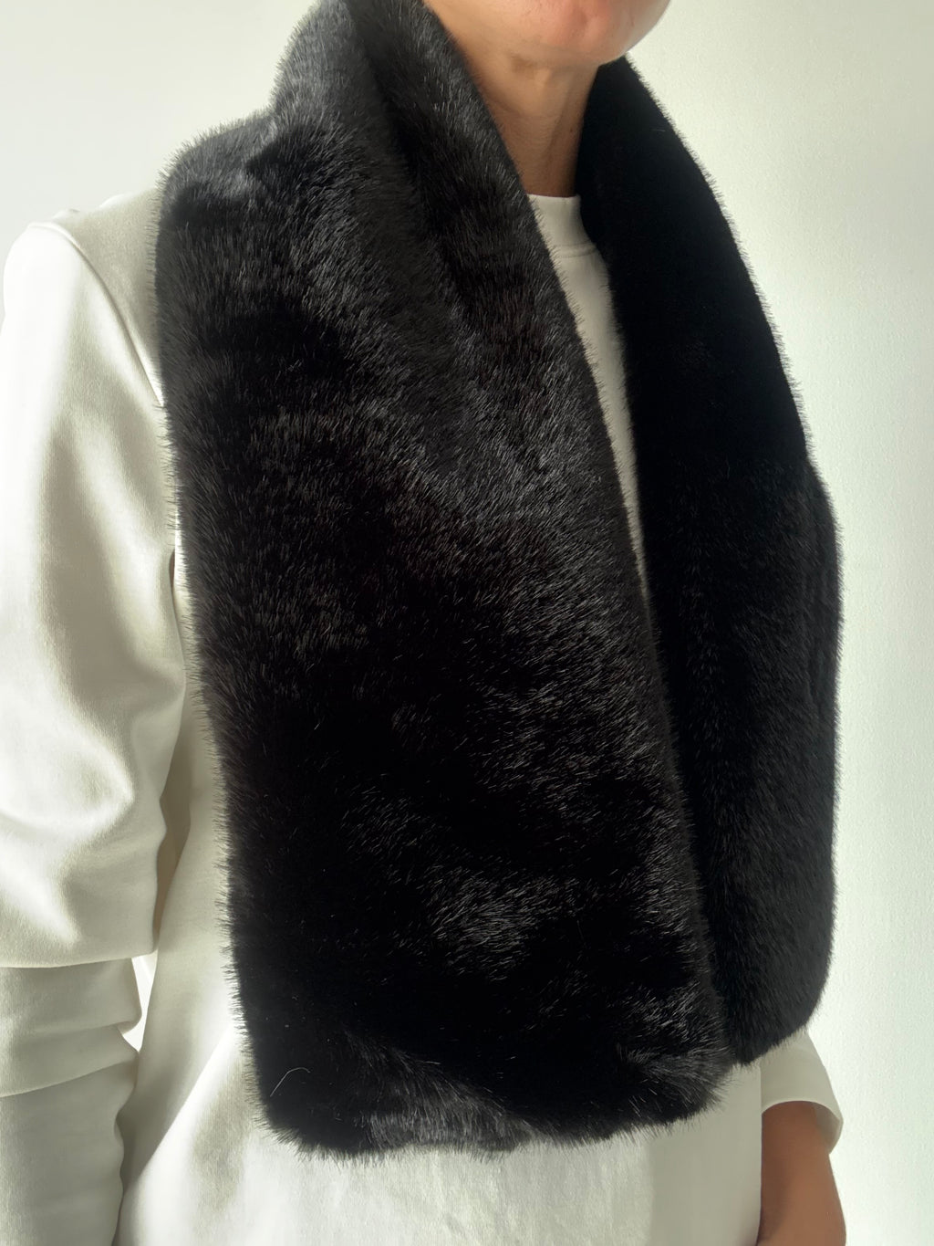 CUELLO LISO NEGRO