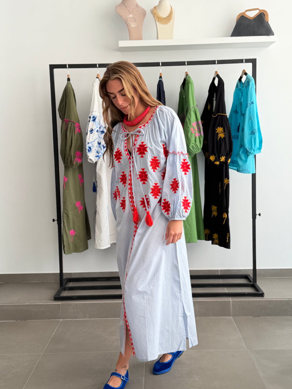 VESTIDO MACEDONIA CELESTE/ROJO