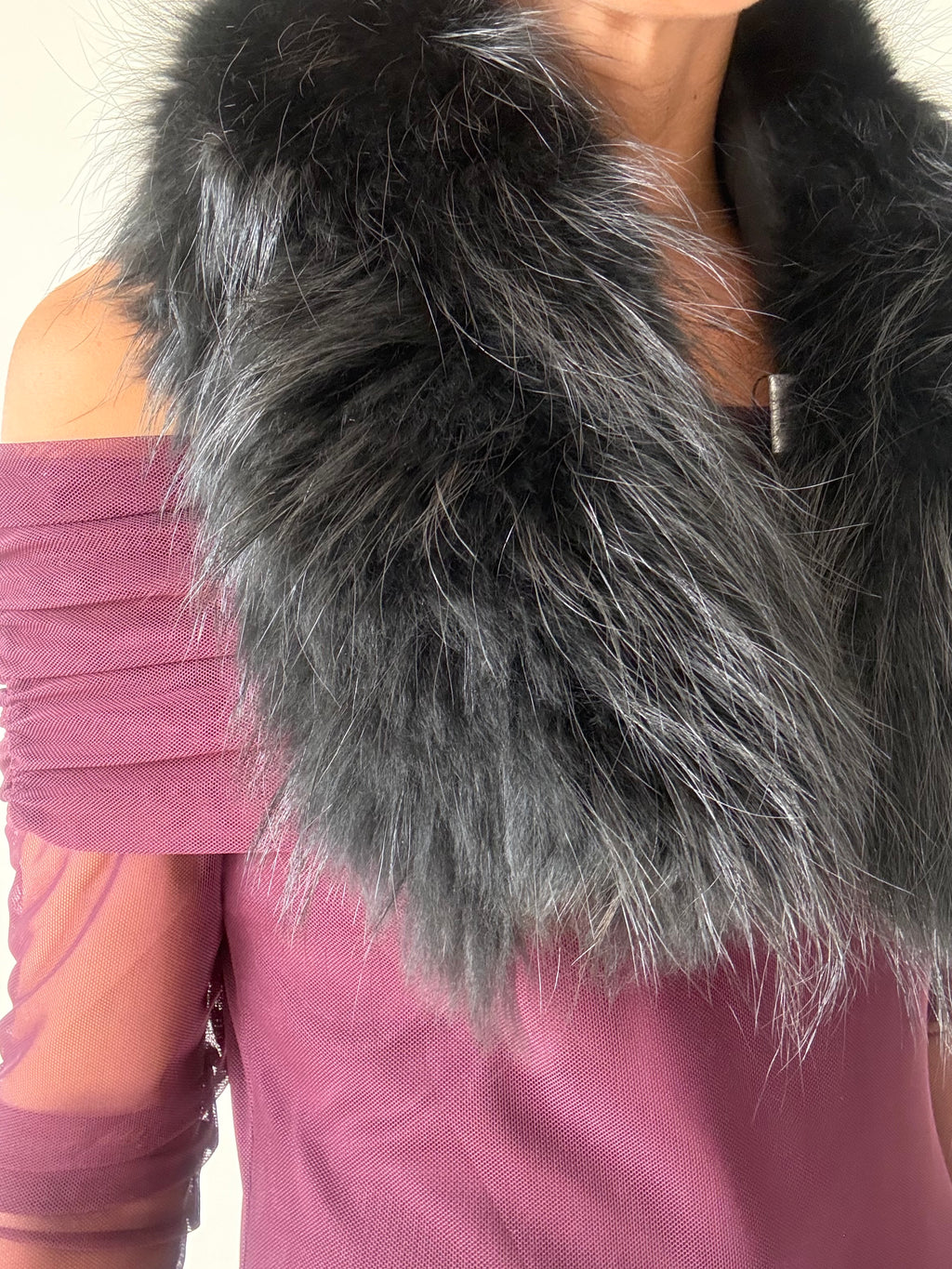 CUELLO PIEL NATURAL NEGRO