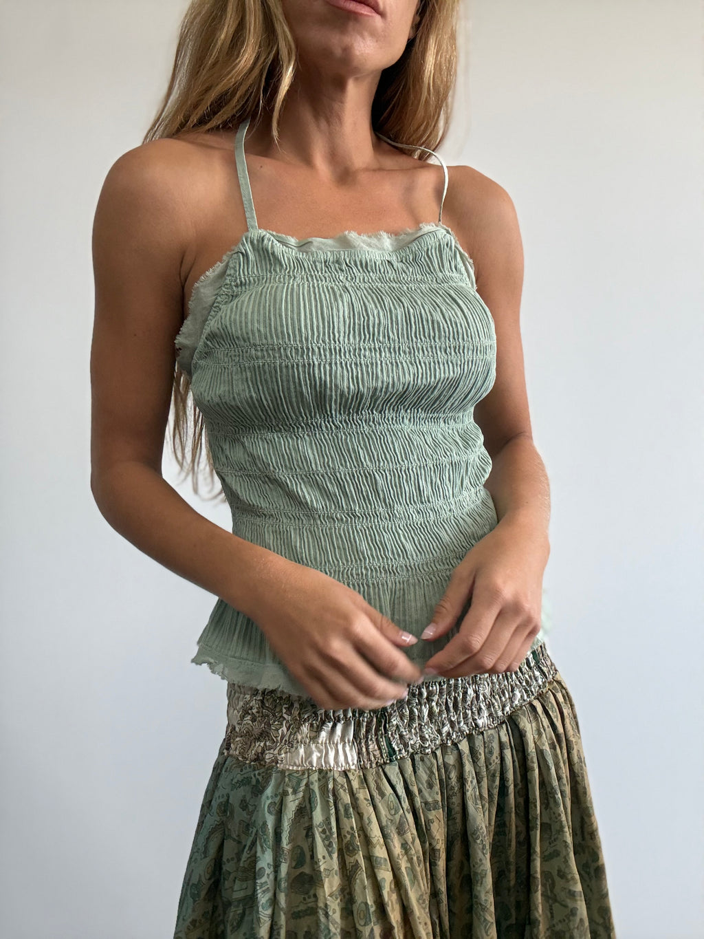 TOP HALTER NIDO ABEJA VERDE