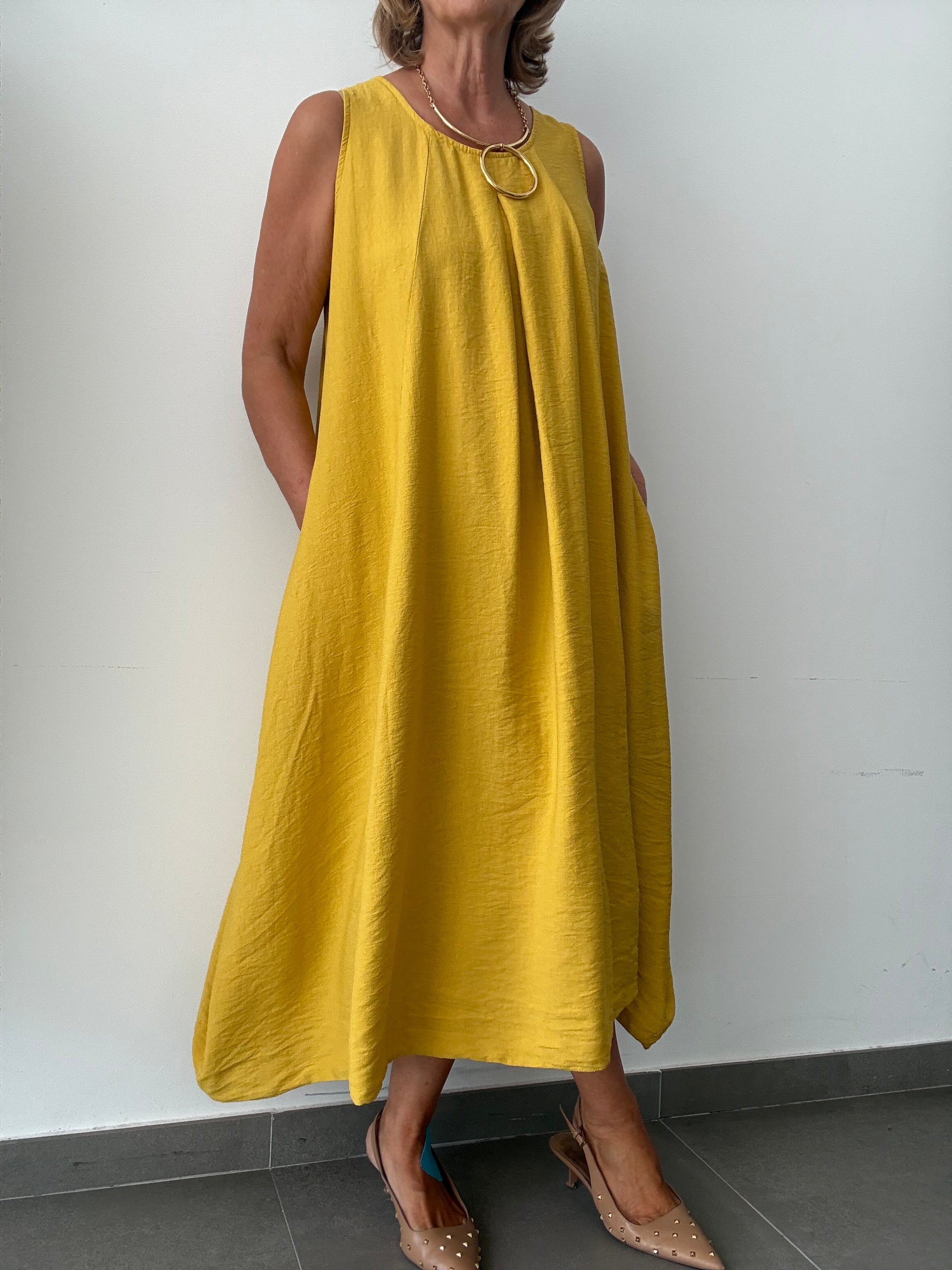 VESTIDO ABANICO MOSTAZA