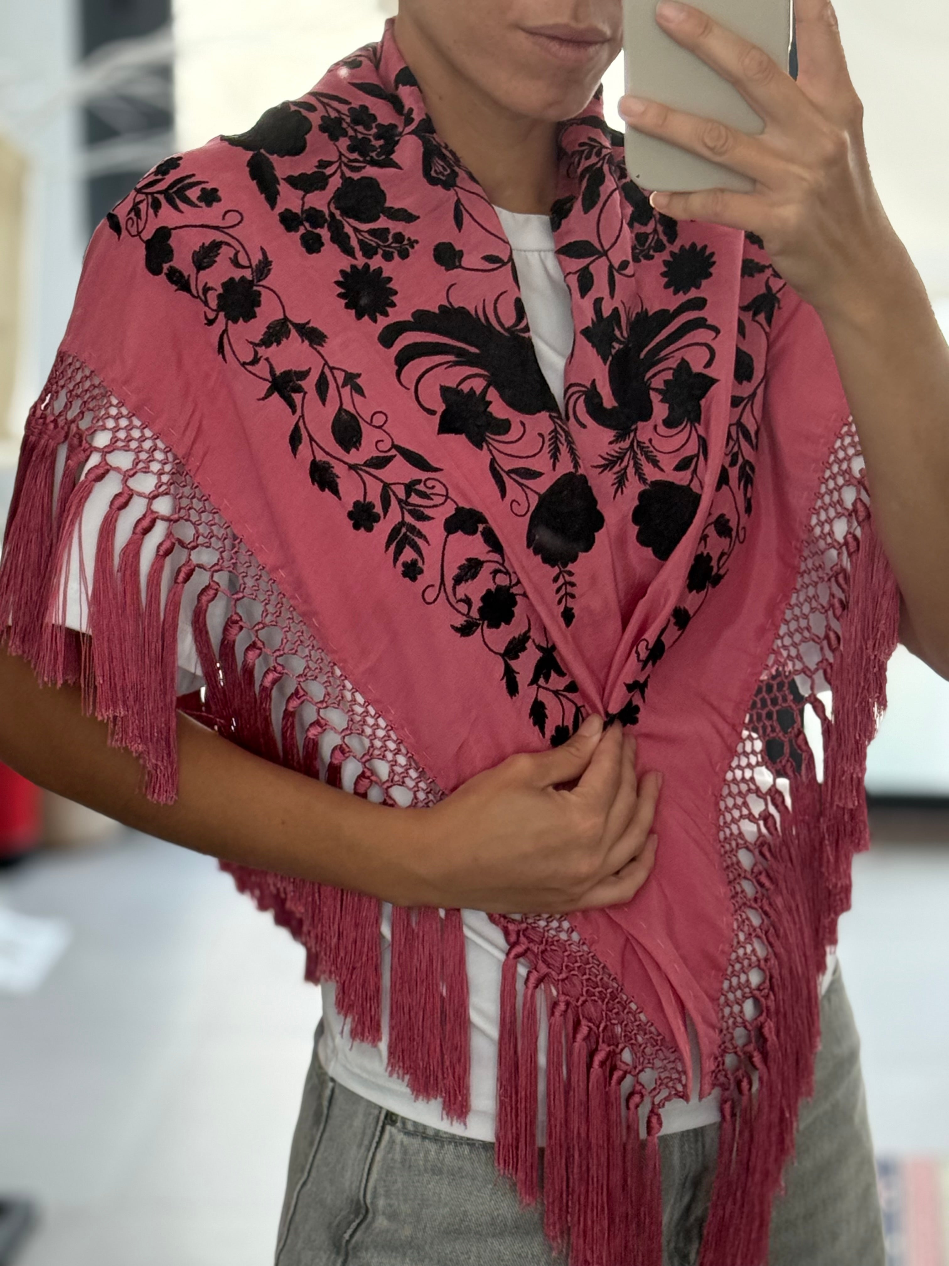 MANTÓN NEGRO ROSA