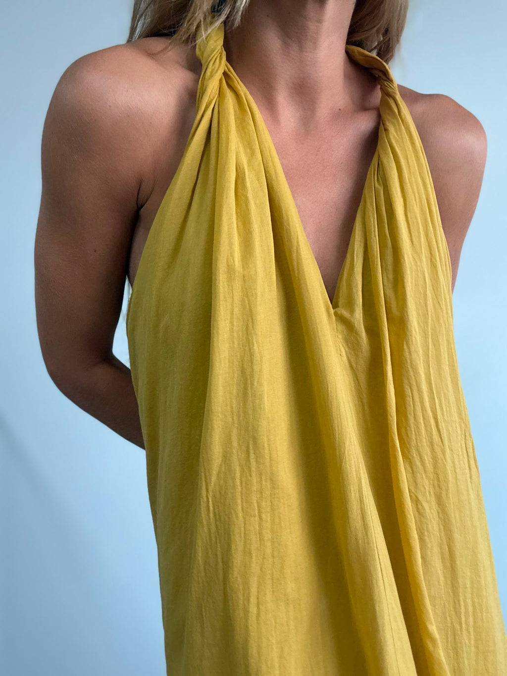 VESTIDO OYAMBRE MOSTAZA