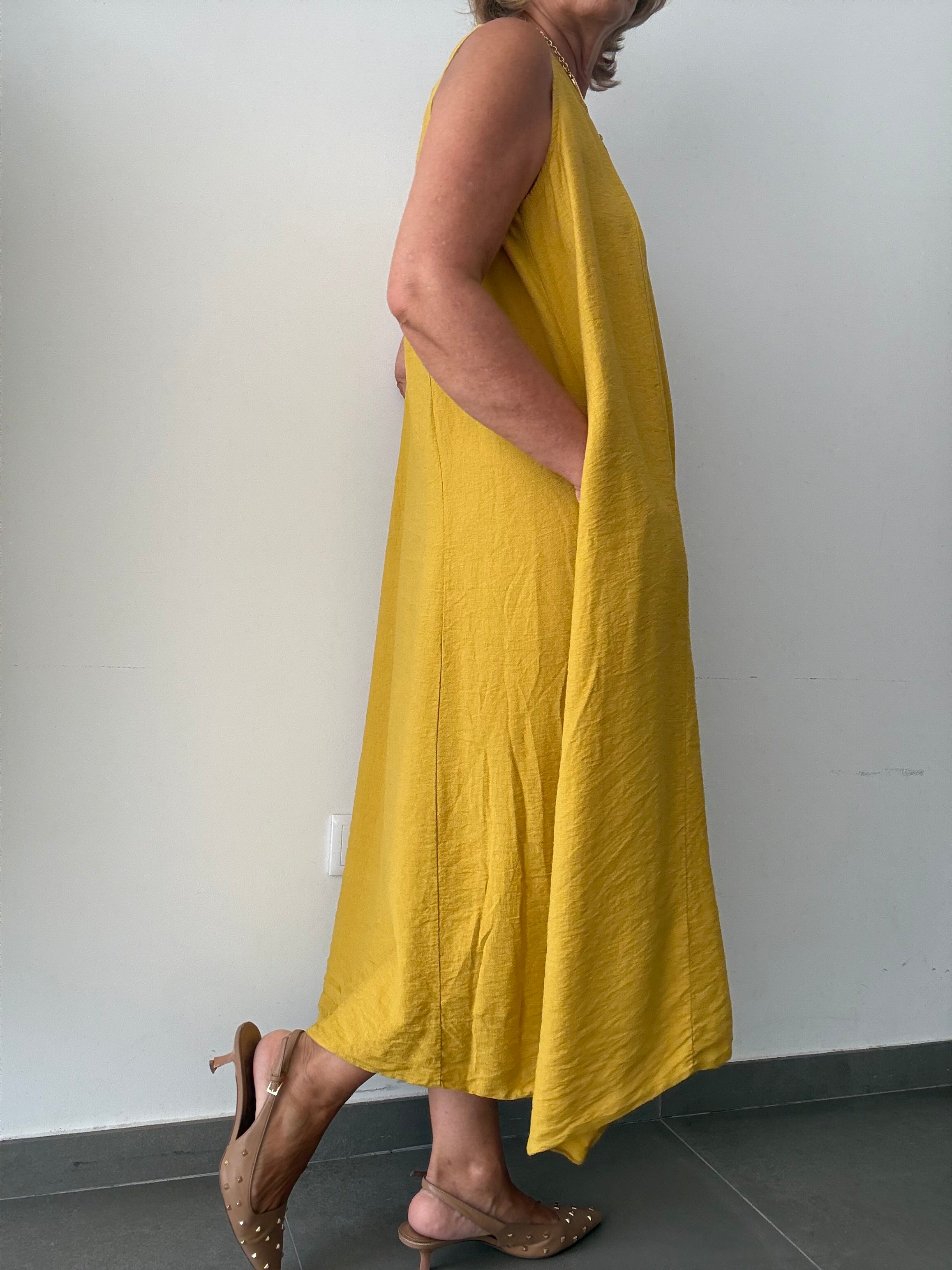 VESTIDO ABANICO MOSTAZA