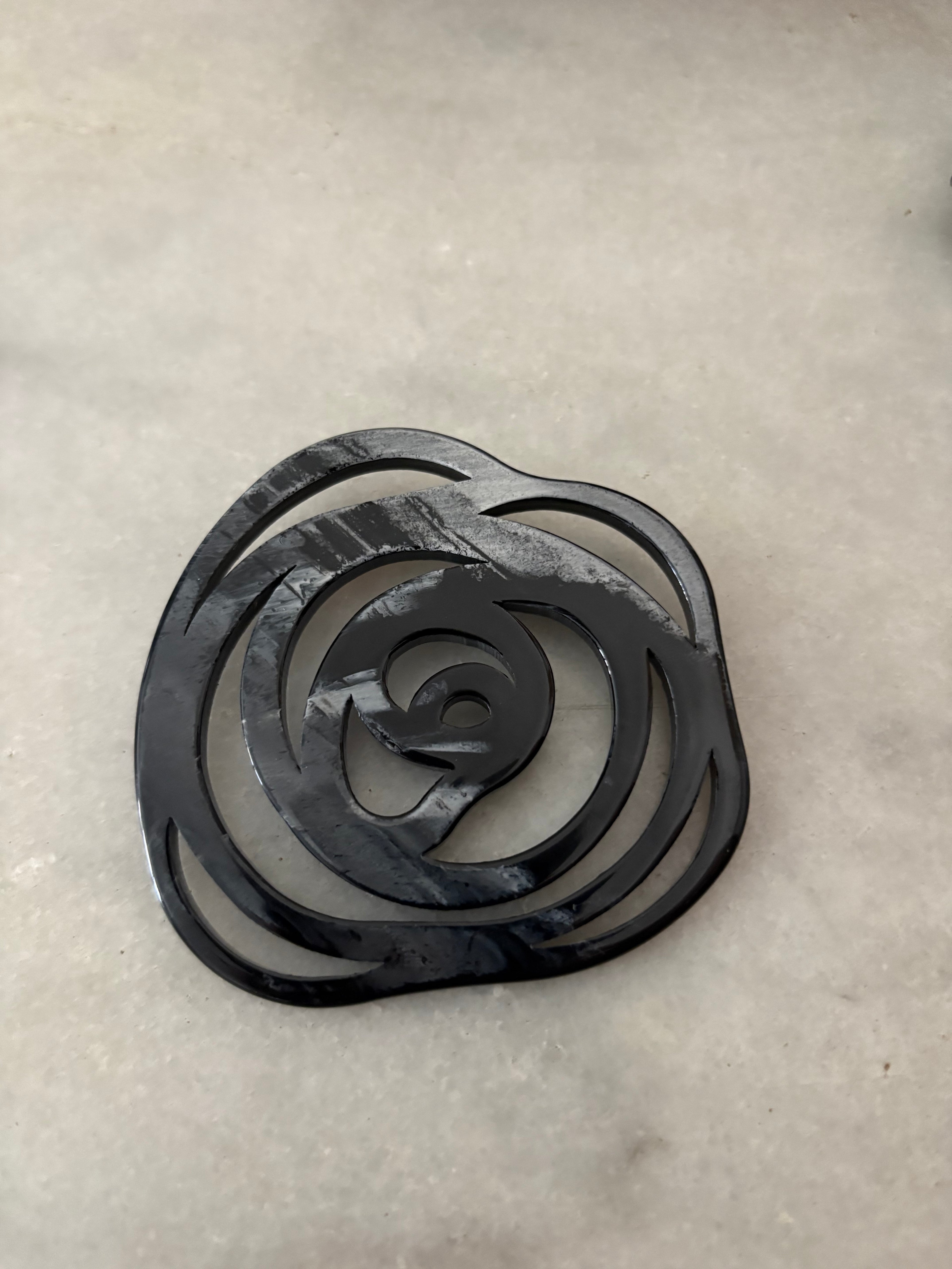 BROCHE LABERINTO NEGRO