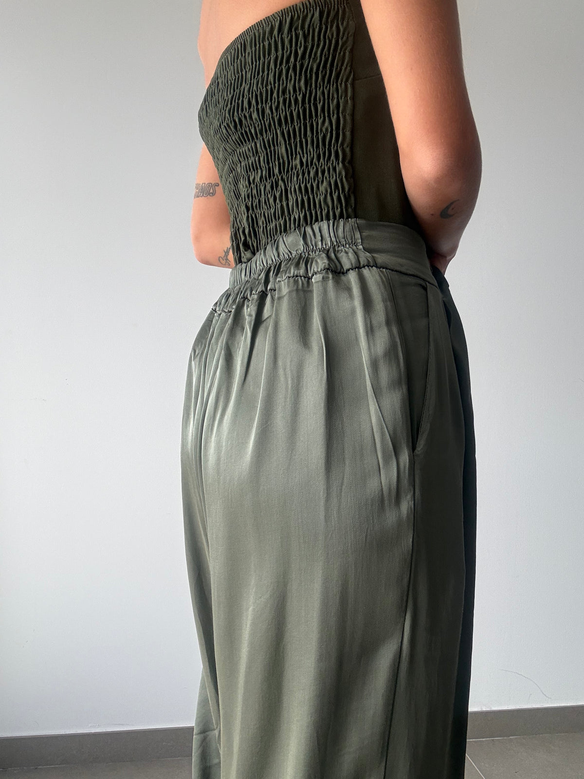 PANTALÓN LINEA KAKI