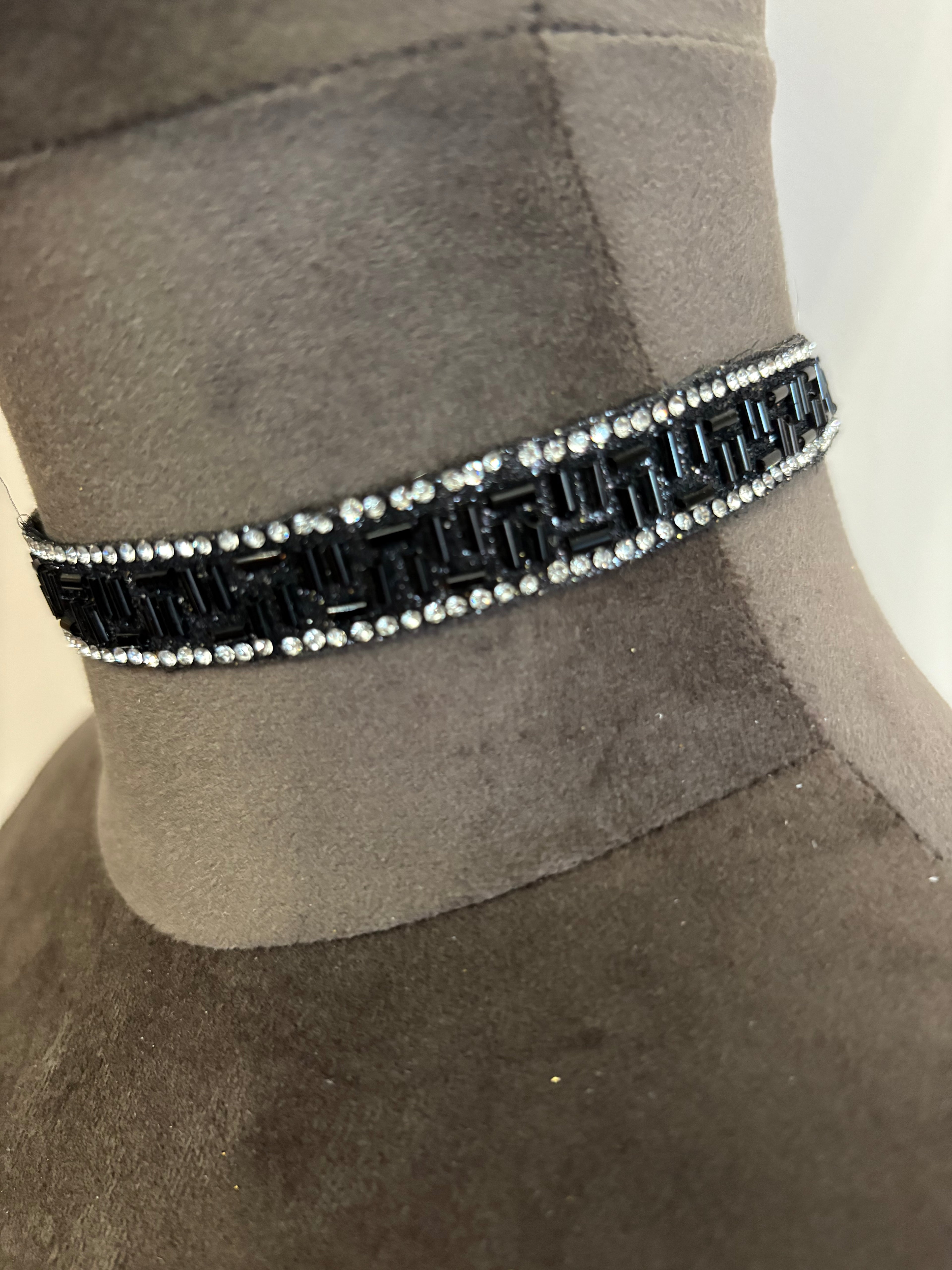 COLLAR FINO NEGRO