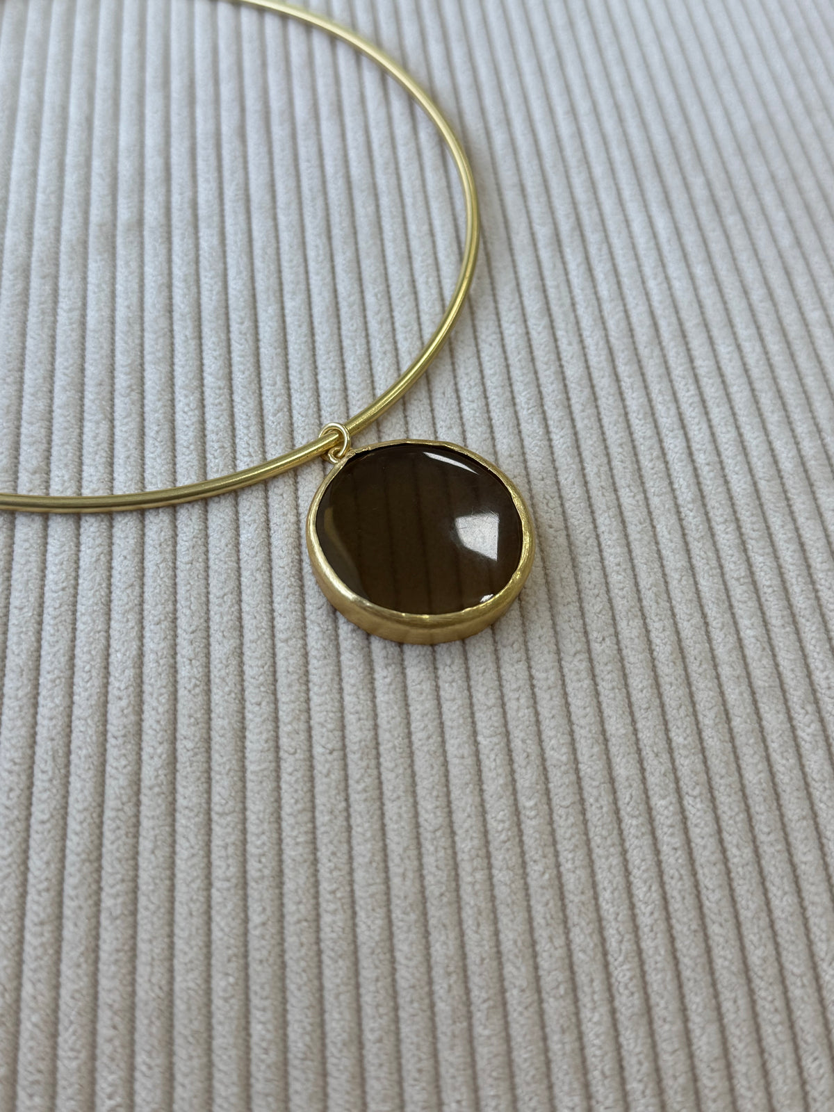 COLLAR LORA MARRÓN
