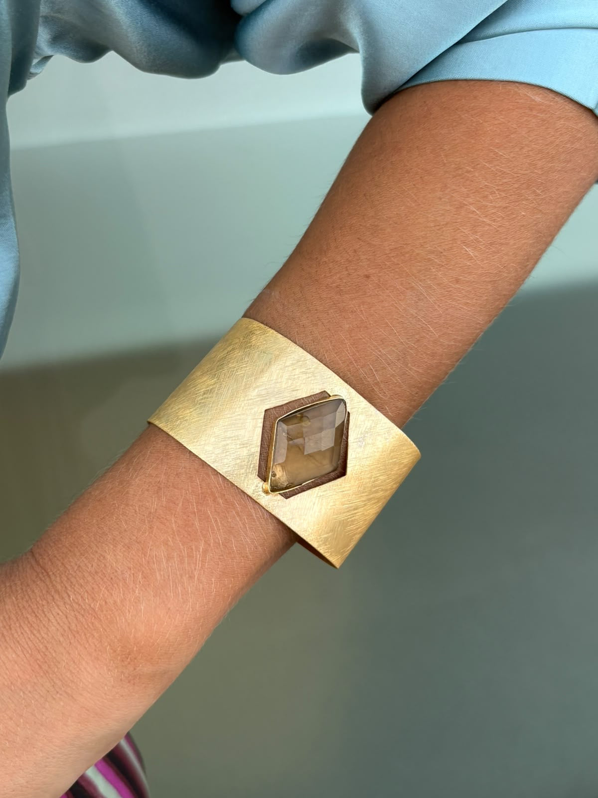 BRAZALETE PIEDRA DORADO