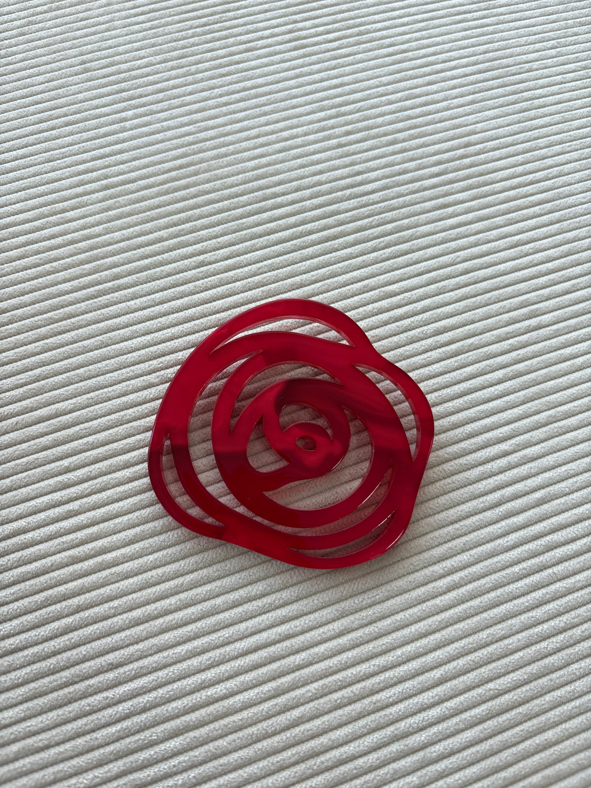 BROCHE LABERINTO ROJO