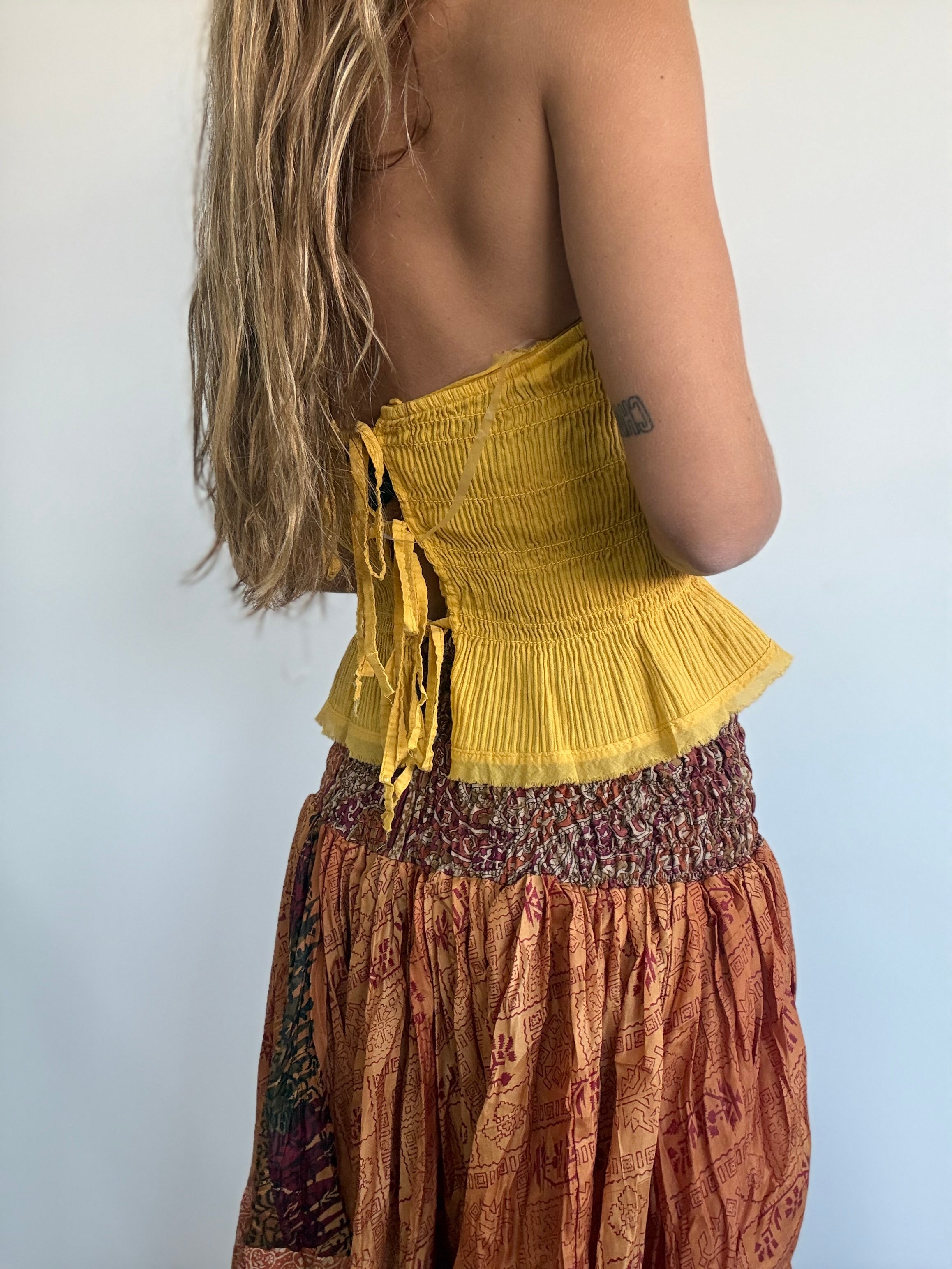 TOP HALTER NIDO ABEJA AMARILLO