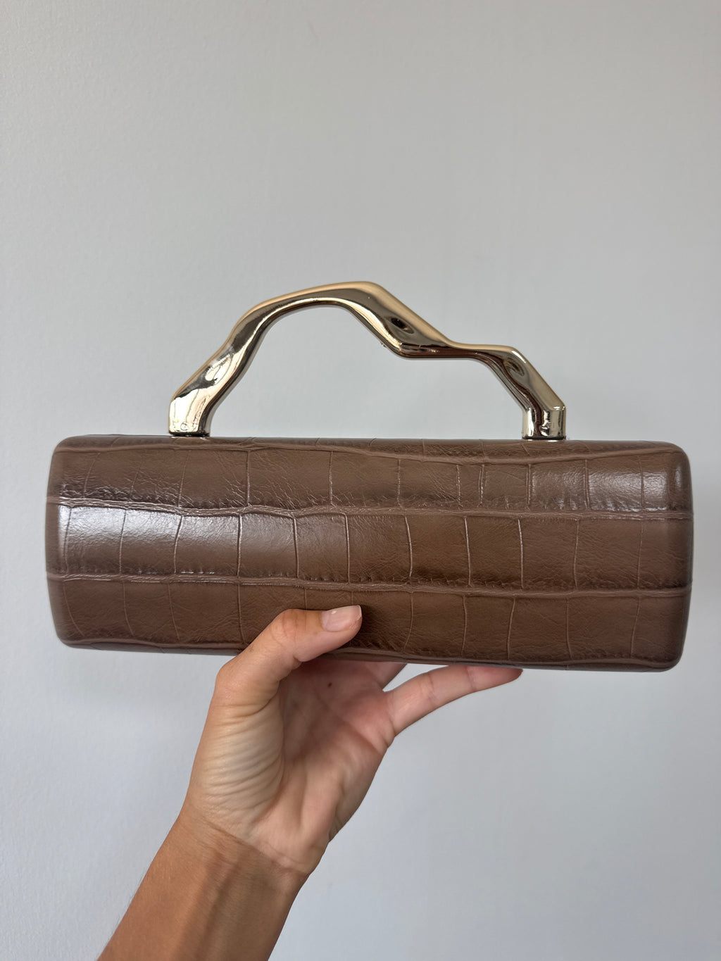 BOLSO COCODRILE TAUPE