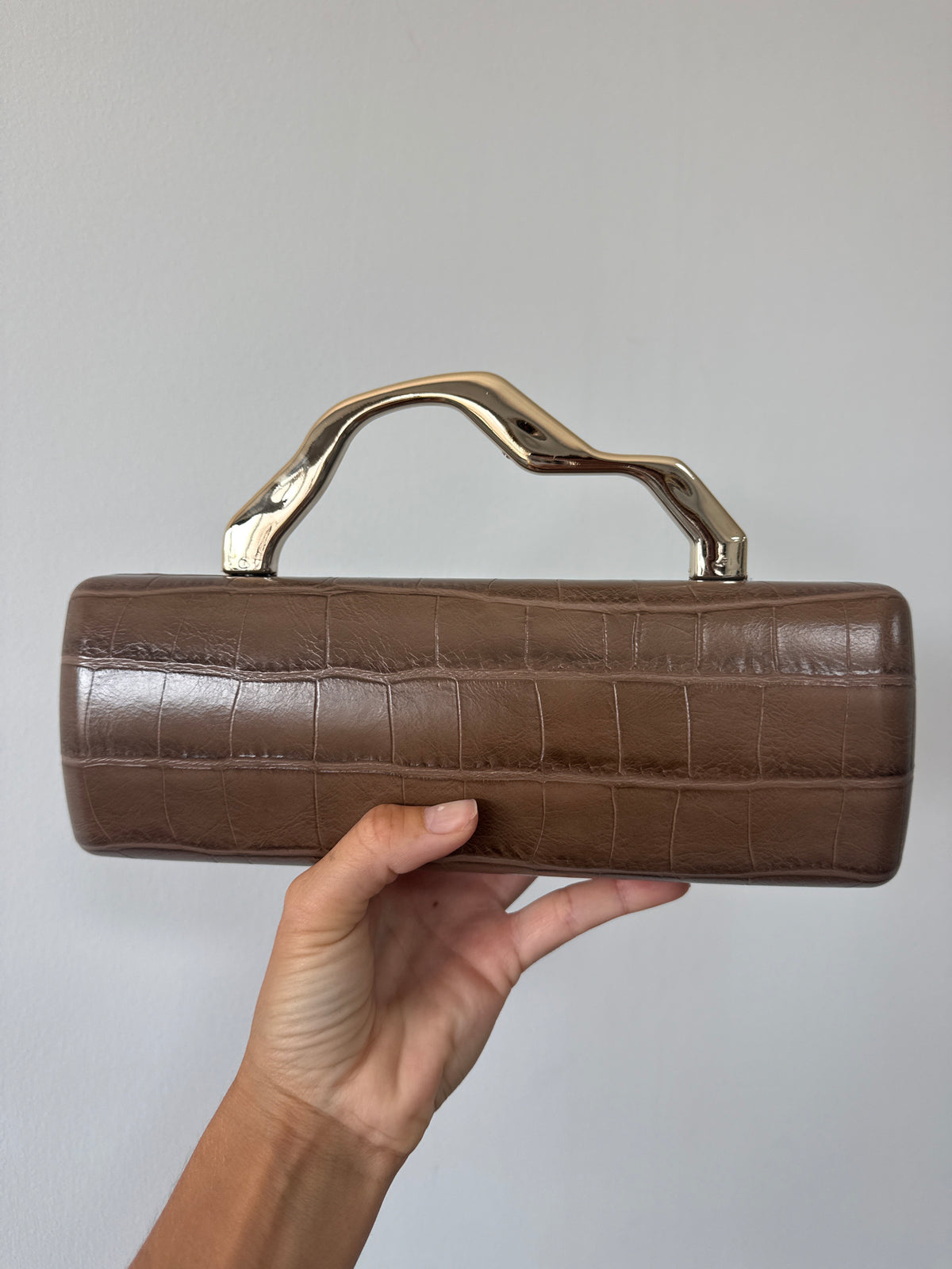 BOLSO COCODRILE TAUPE
