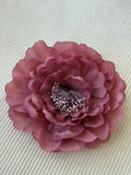 BROCHE AMANCIA ROSA MAQUILLAJE