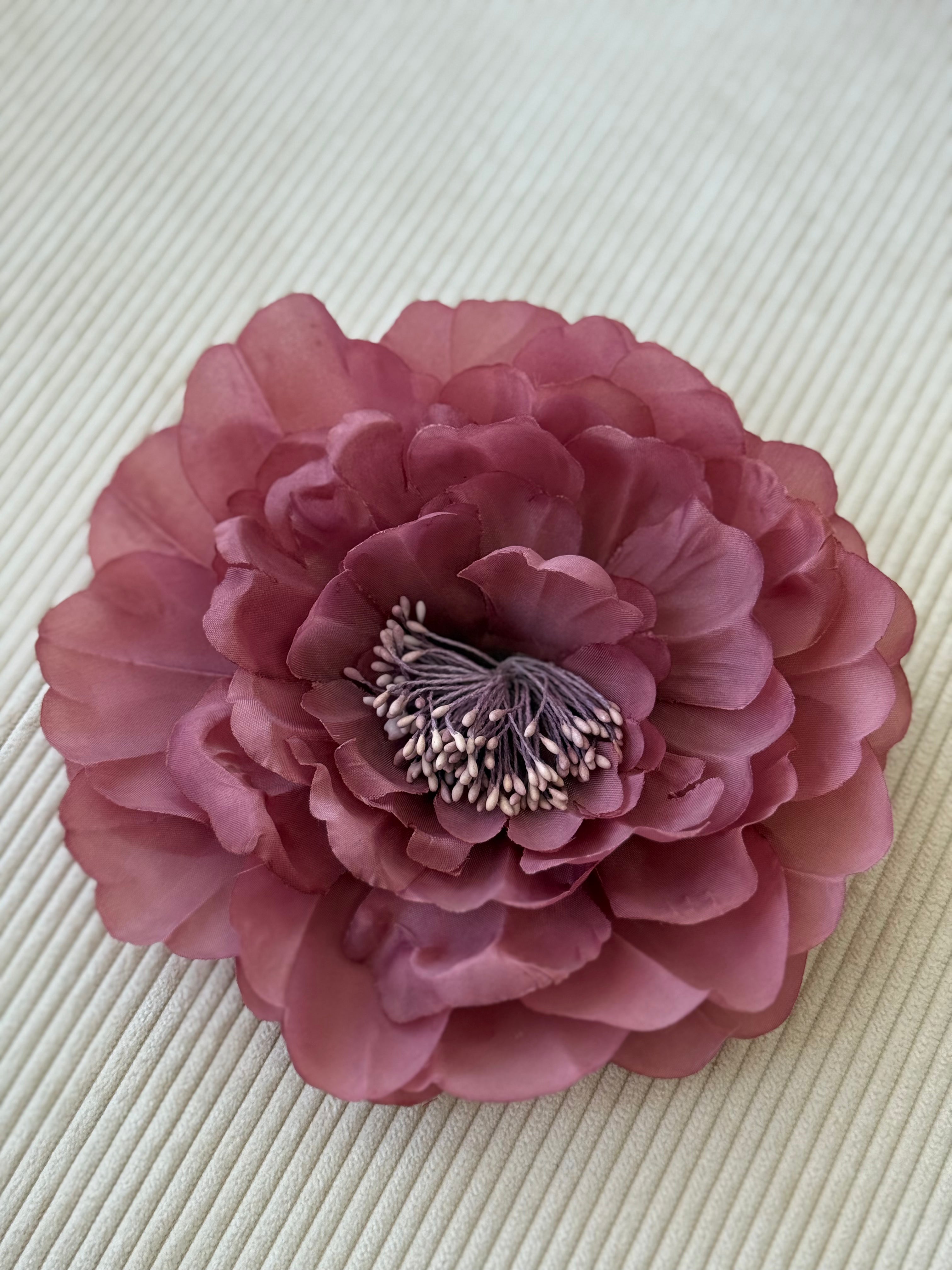 BROCHE AMANCIA ROSA MAQUILLAJE