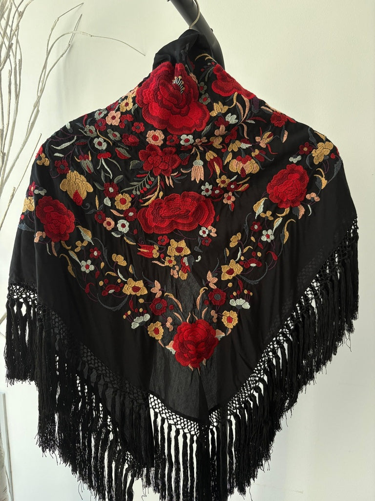 MANTÓN ROSARIO NEGRO