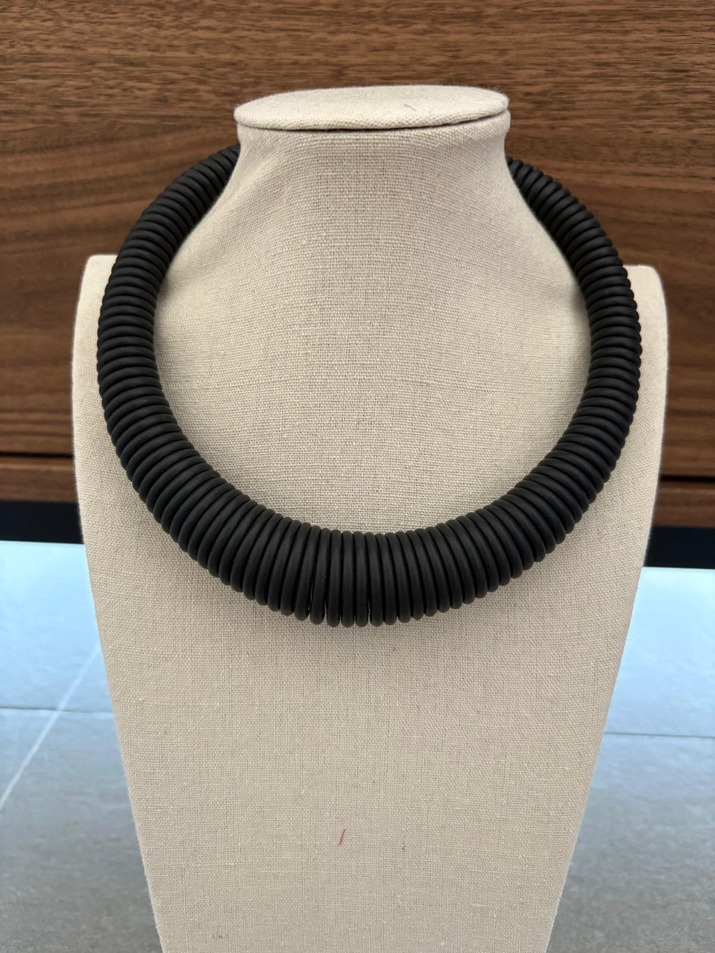 COLLAR ESPIRAL NEGRO