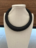 COLLAR ESPIRAL NEGRO