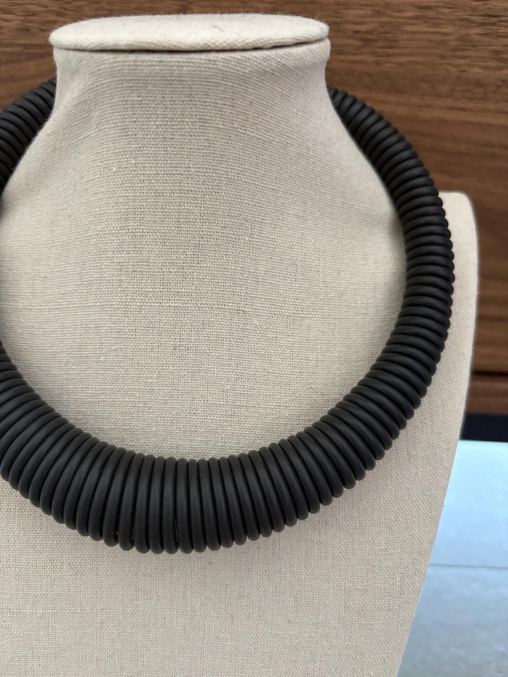 COLLAR ESPIRAL NEGRO