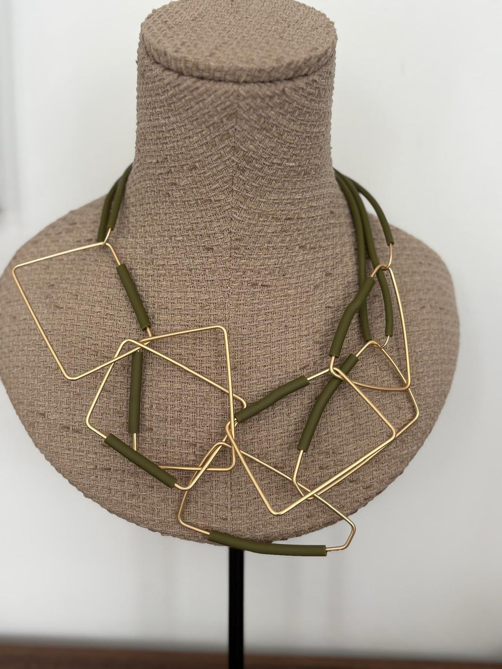 COLLAR CUBER OLIVA