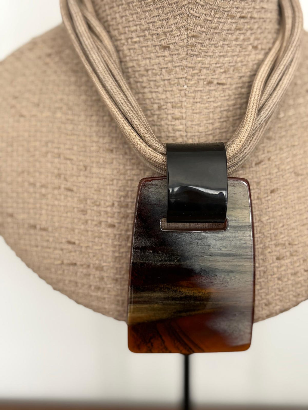 COLLAR PLATI MARRON