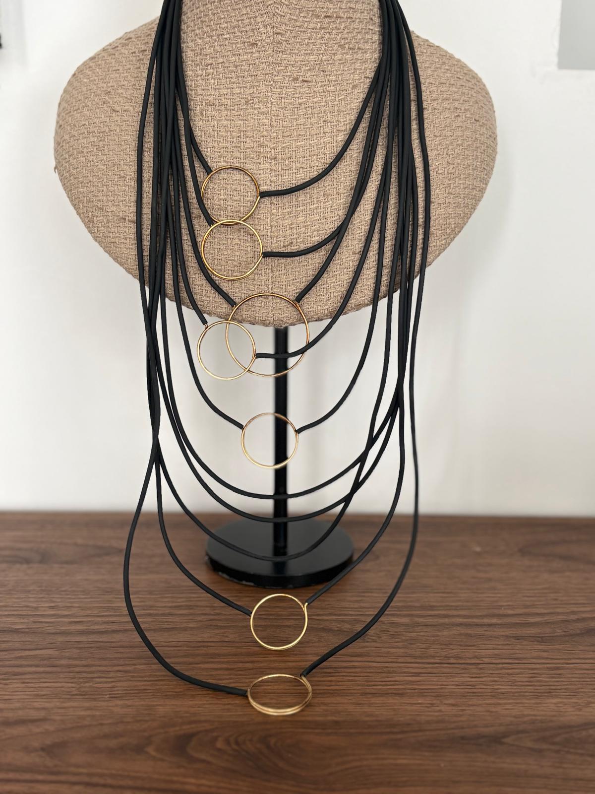 COLLAR MULTIANILLAS NEGRO