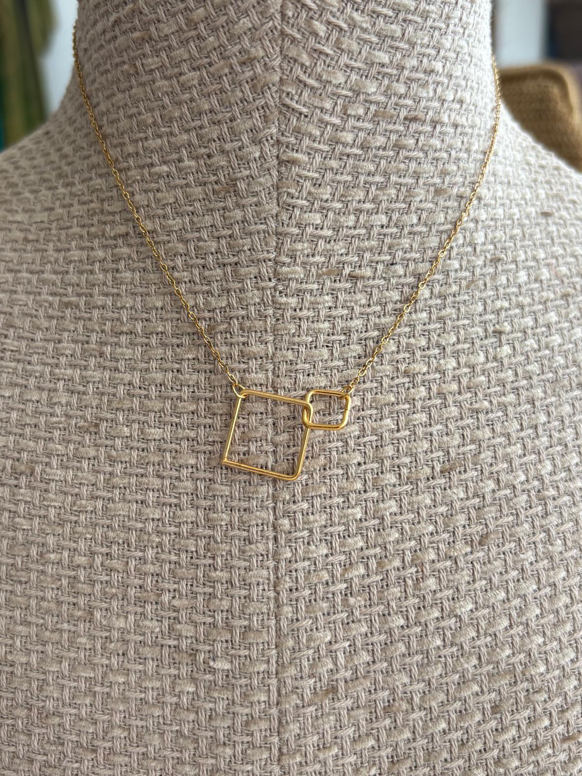 COLLAR-GARGANTILLA DOBLE CUADRO